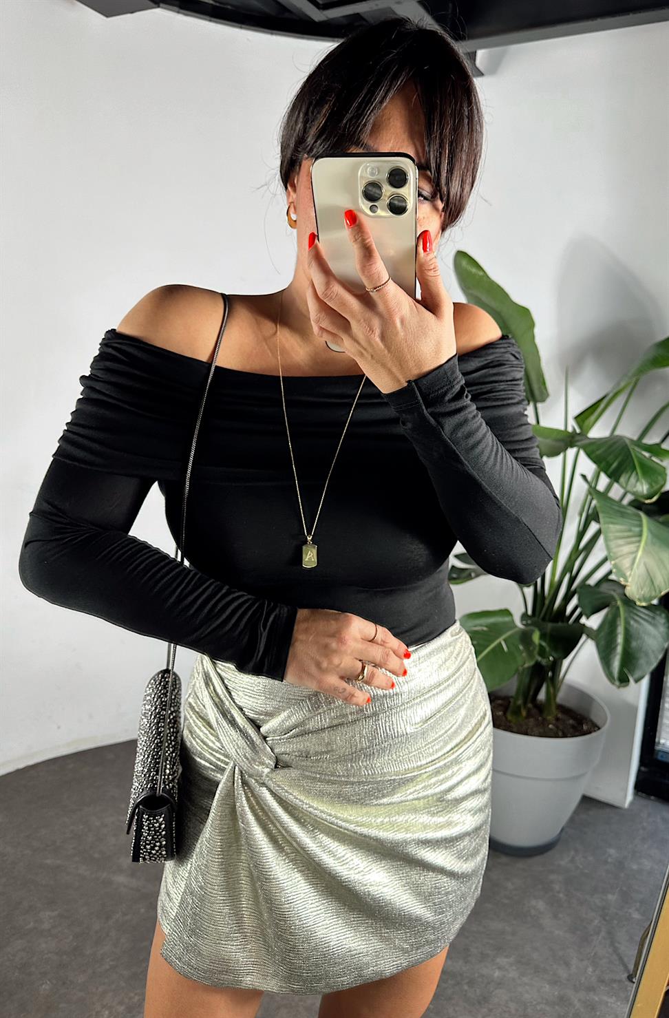 Önde Düğüm Detaylı Varaklı Mini Kadın Şort Etek Dore