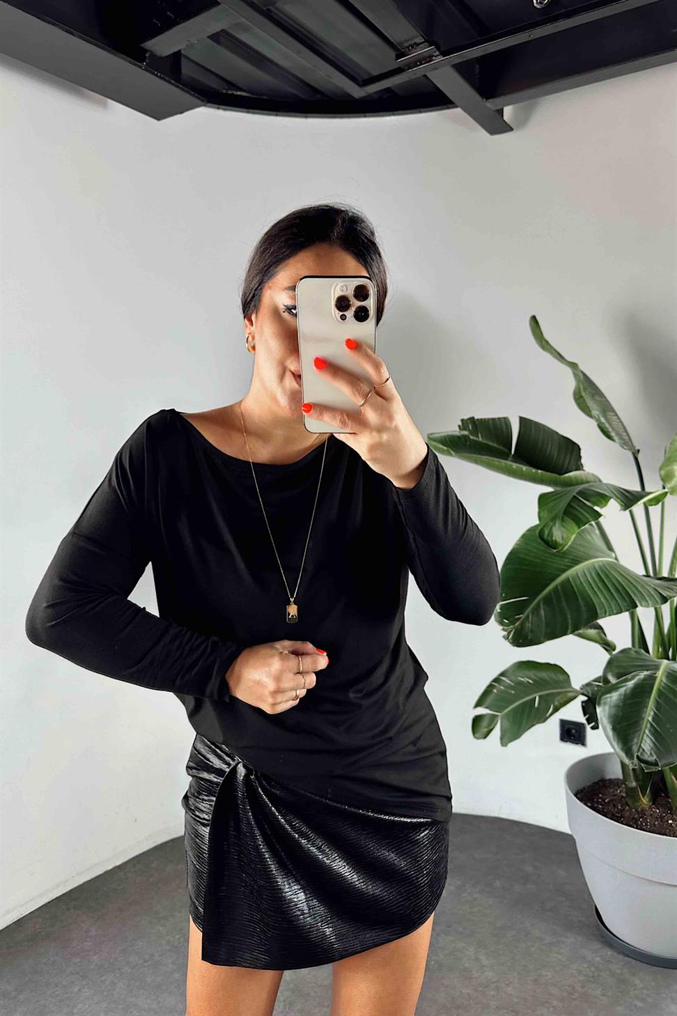 Önde Düğüm Detaylı Varaklı Mini Kadın Şort Etek Siyah