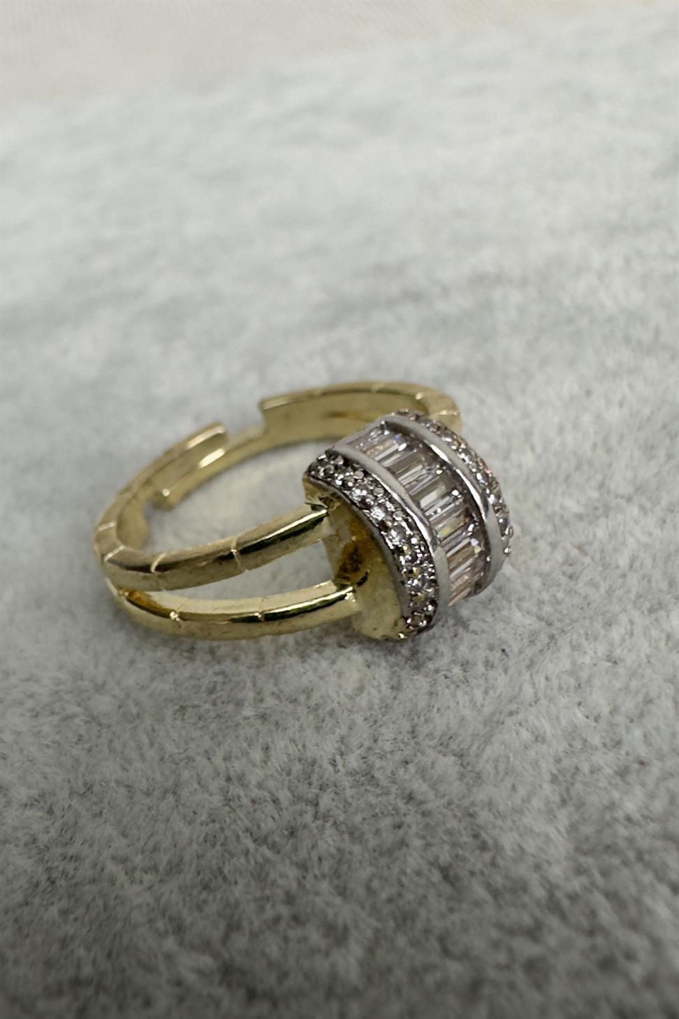 Oval Baget Zirkon Taşlı Ayarlanabilir Yüzük Gold