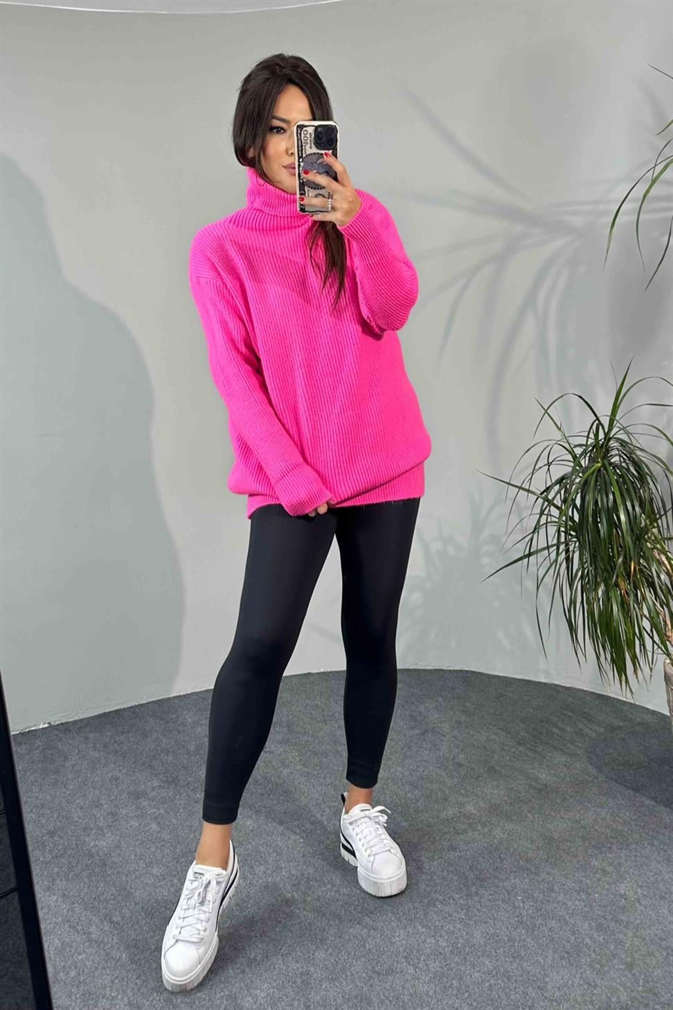 Oversize Balıkçı Yaka Kadın Kazak Neon Pembe