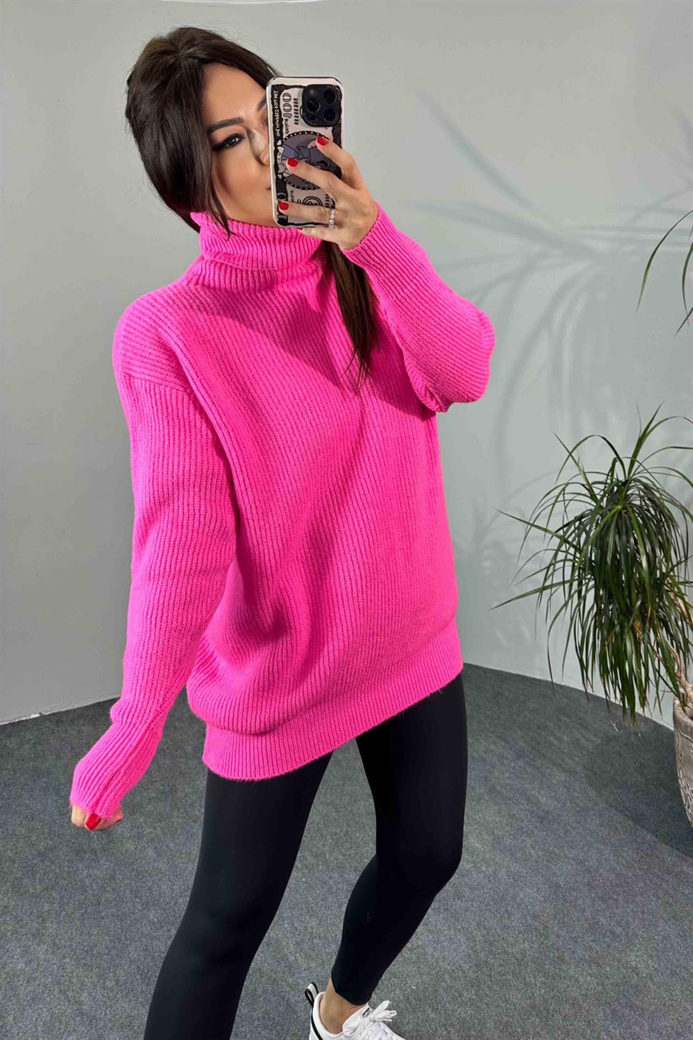 Oversize Balıkçı Yaka Kadın Kazak Neon Pembe