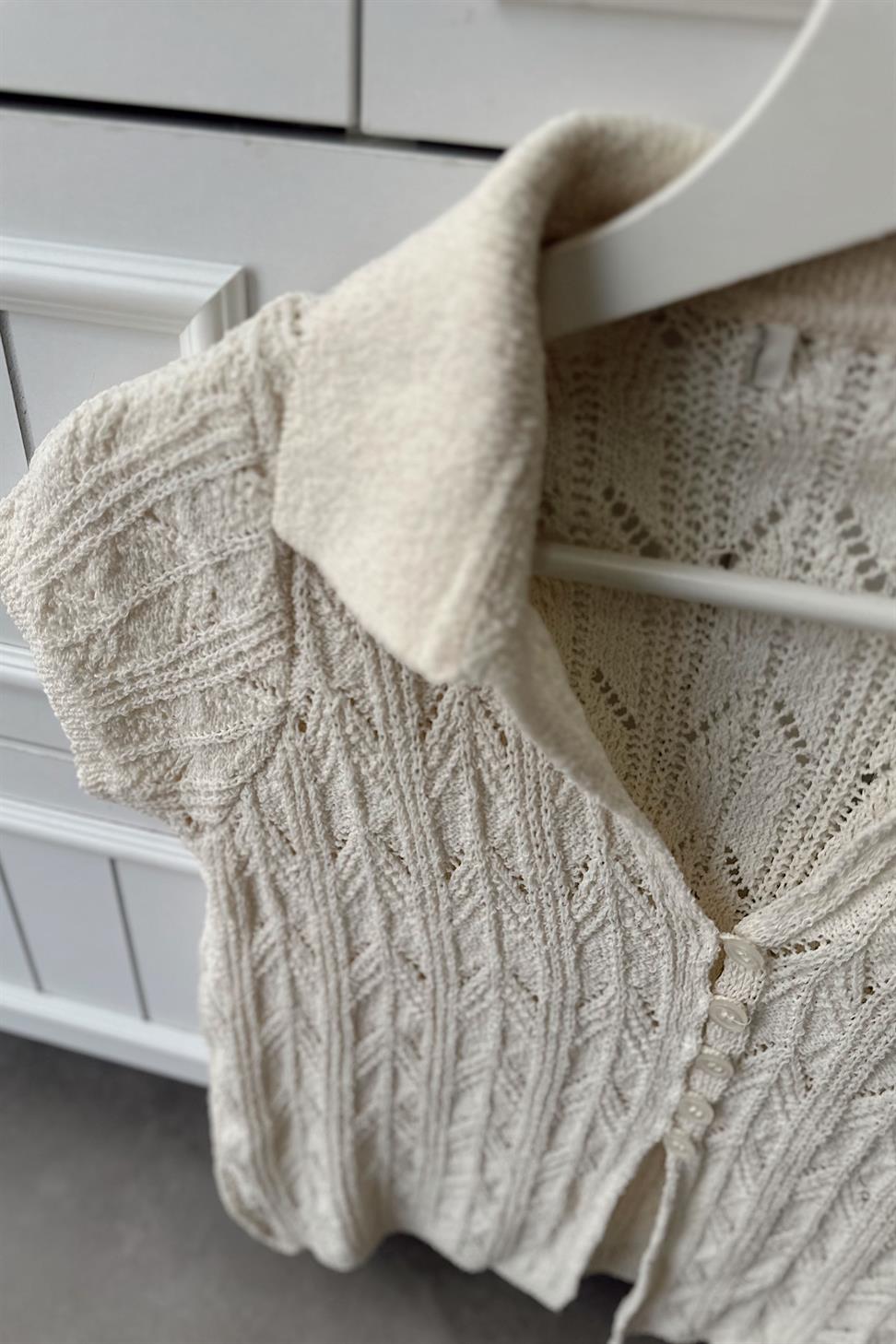 Polo Yaka Düğmeli Triko Bluz Ekru