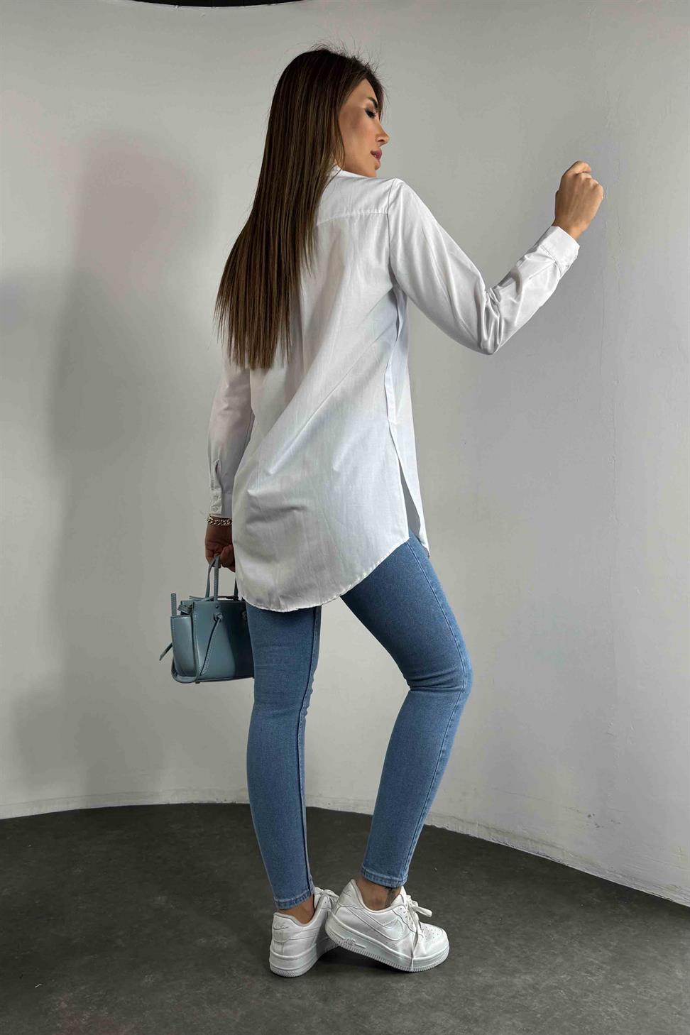 Poplin Kumaş Yırtmaçlı Kadın Gömlek Beyaz