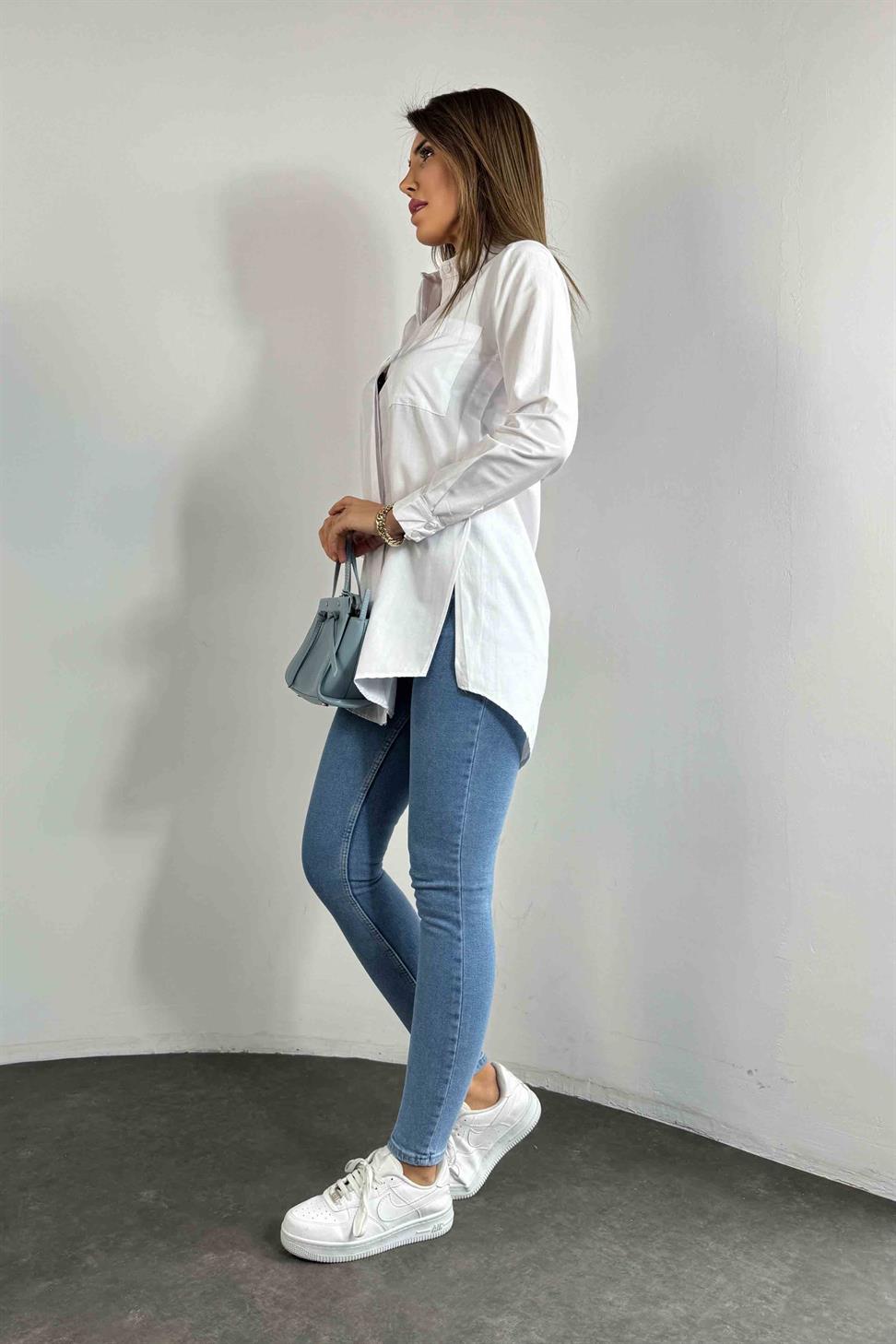 Poplin Kumaş Yırtmaçlı Kadın Gömlek Beyaz