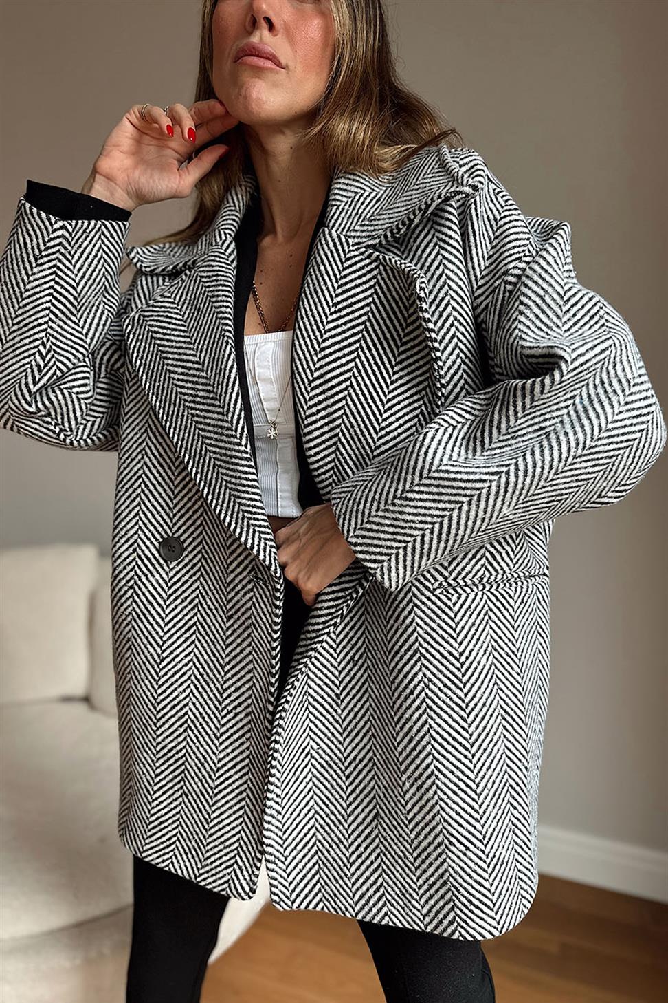 Premium Kalite Balık Sırtı Orta Boy Pamuklu Kaşe Kaban Siyah Beyaz