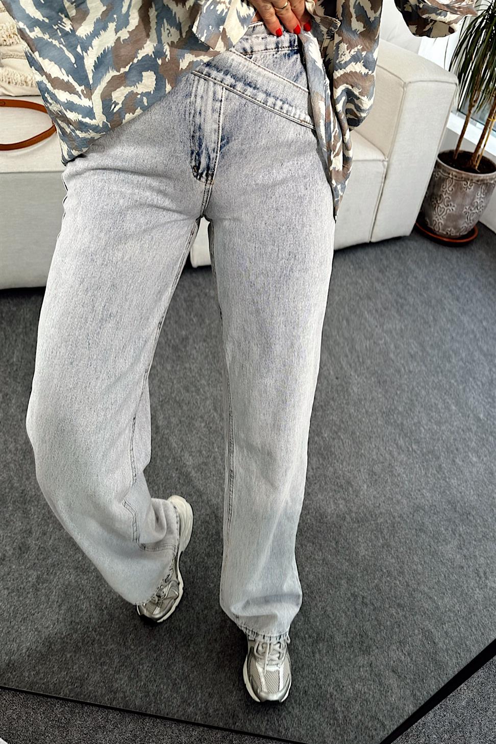 Premium Kalite Kemer Detaylı Mom Jean Pantolon Buz Mavisi