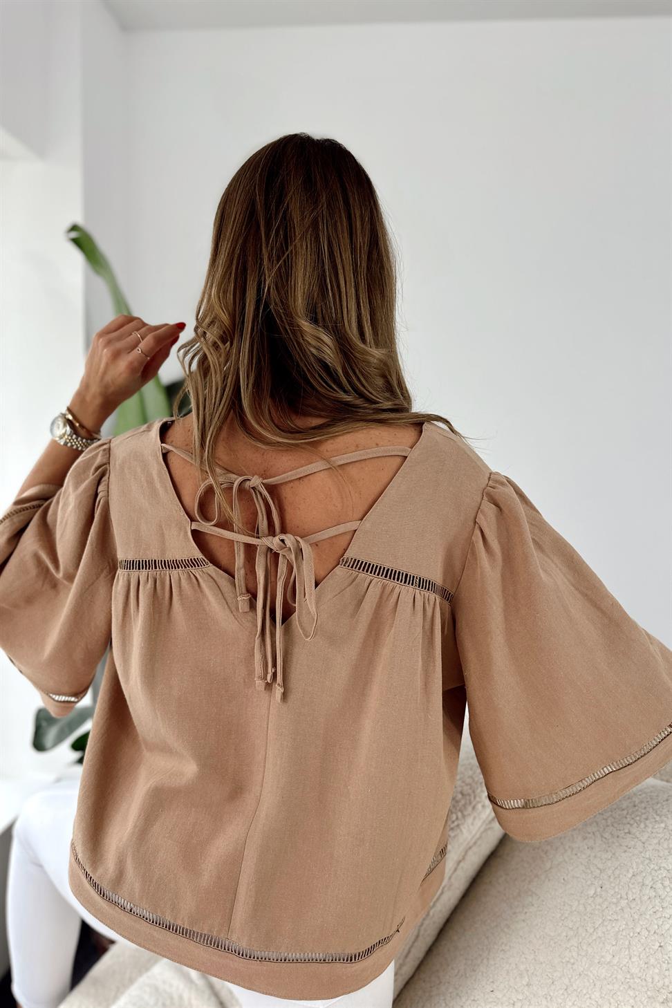 Premium Seri Keten Dokulu Bağlama Detay Bluz Camel