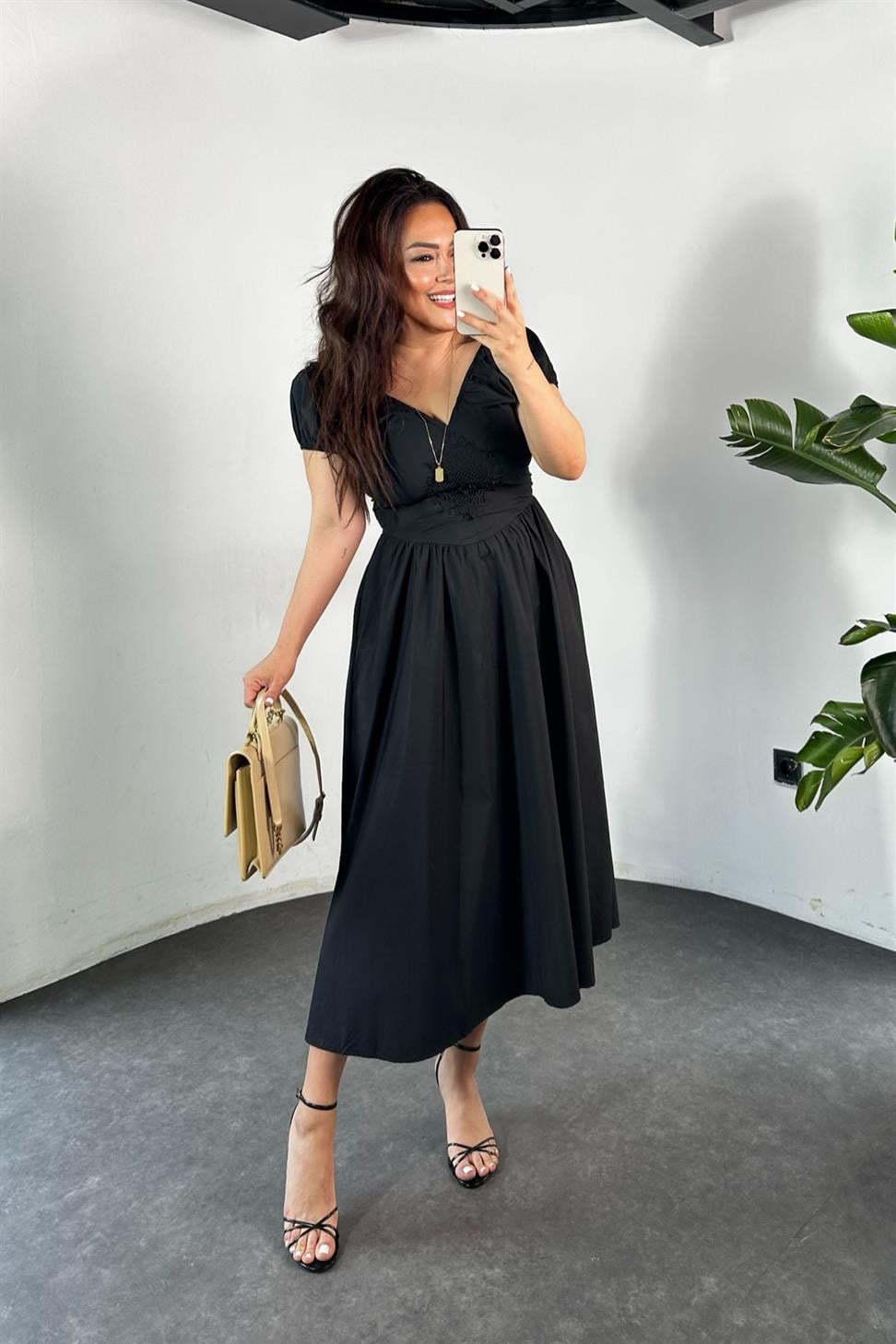 Premium Seri Nakış Detaylı Tasarım Elbise Siyah