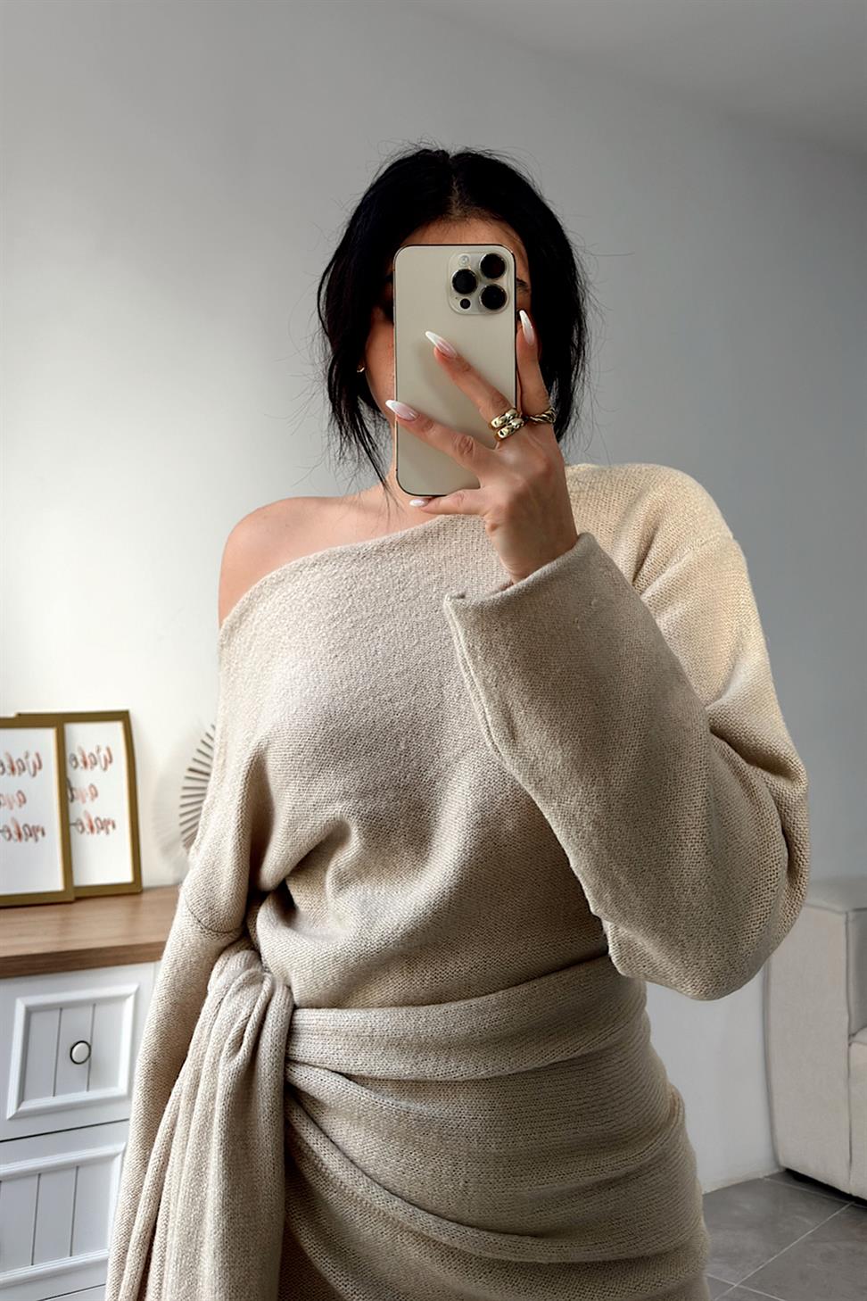 Premium Seri Tek Omuz Kuşak Detaylı Mini Triko Elbise Taş