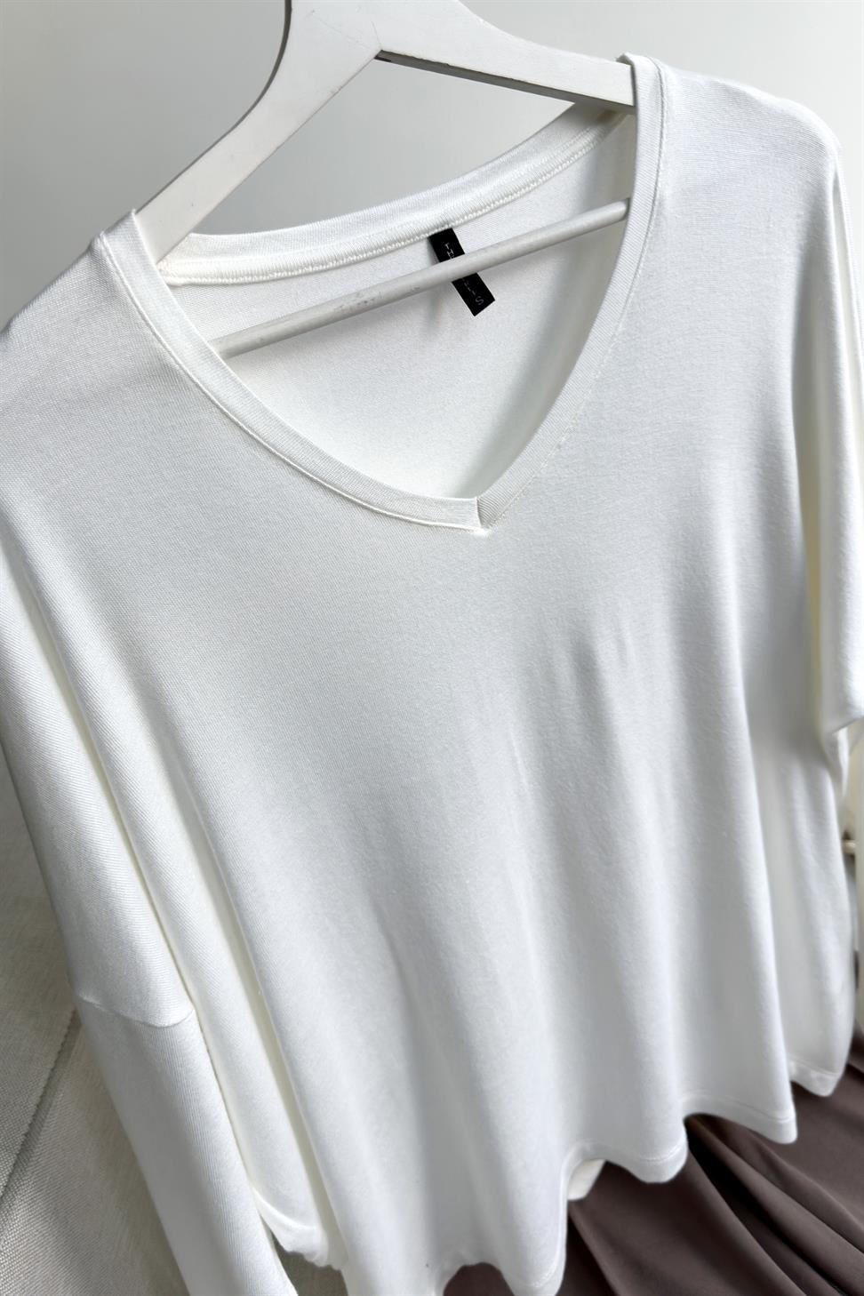 Premium Seri V Yaka Basic Bluz Ekru