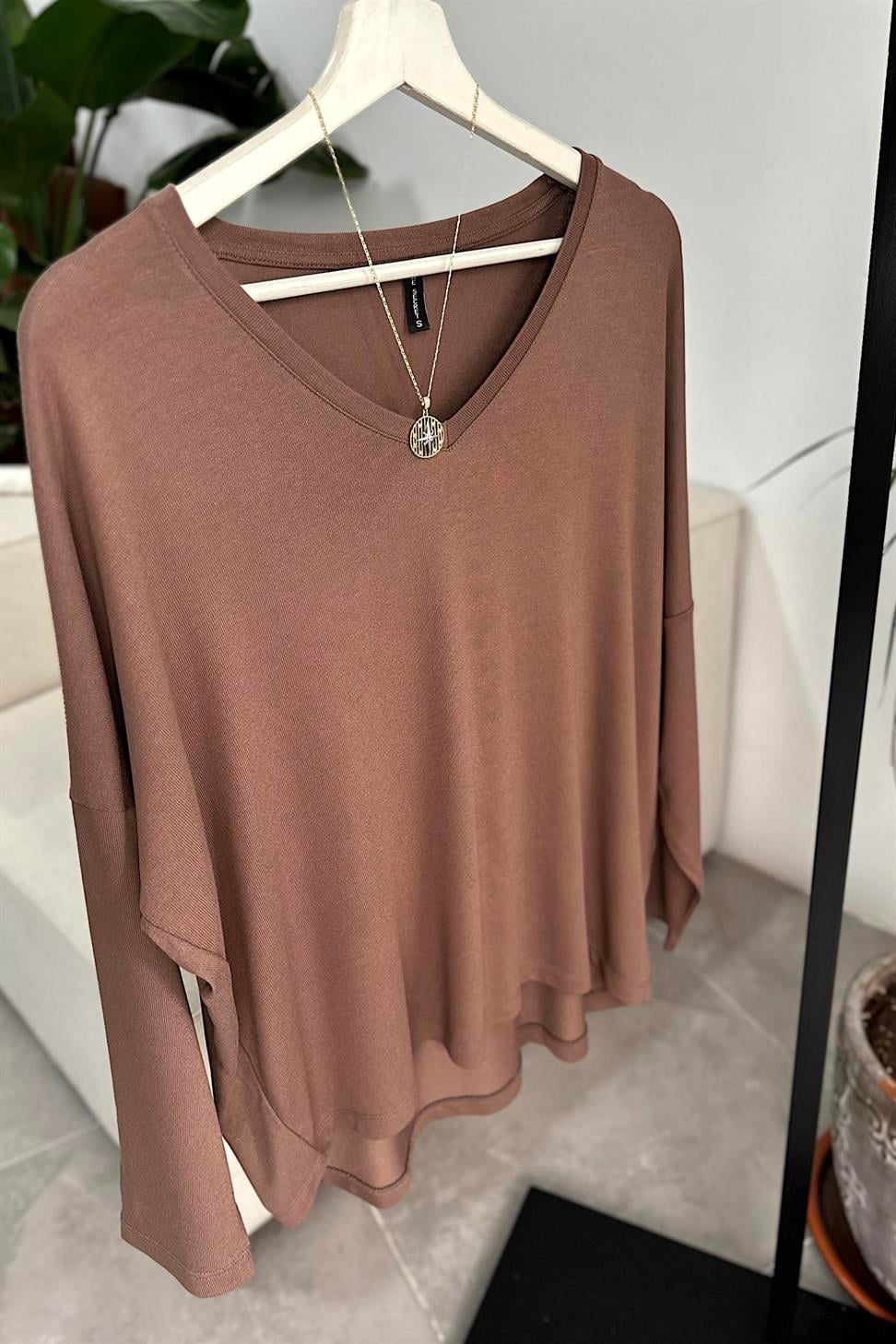 Premium Seri V Yaka Basic Bluz Vizon