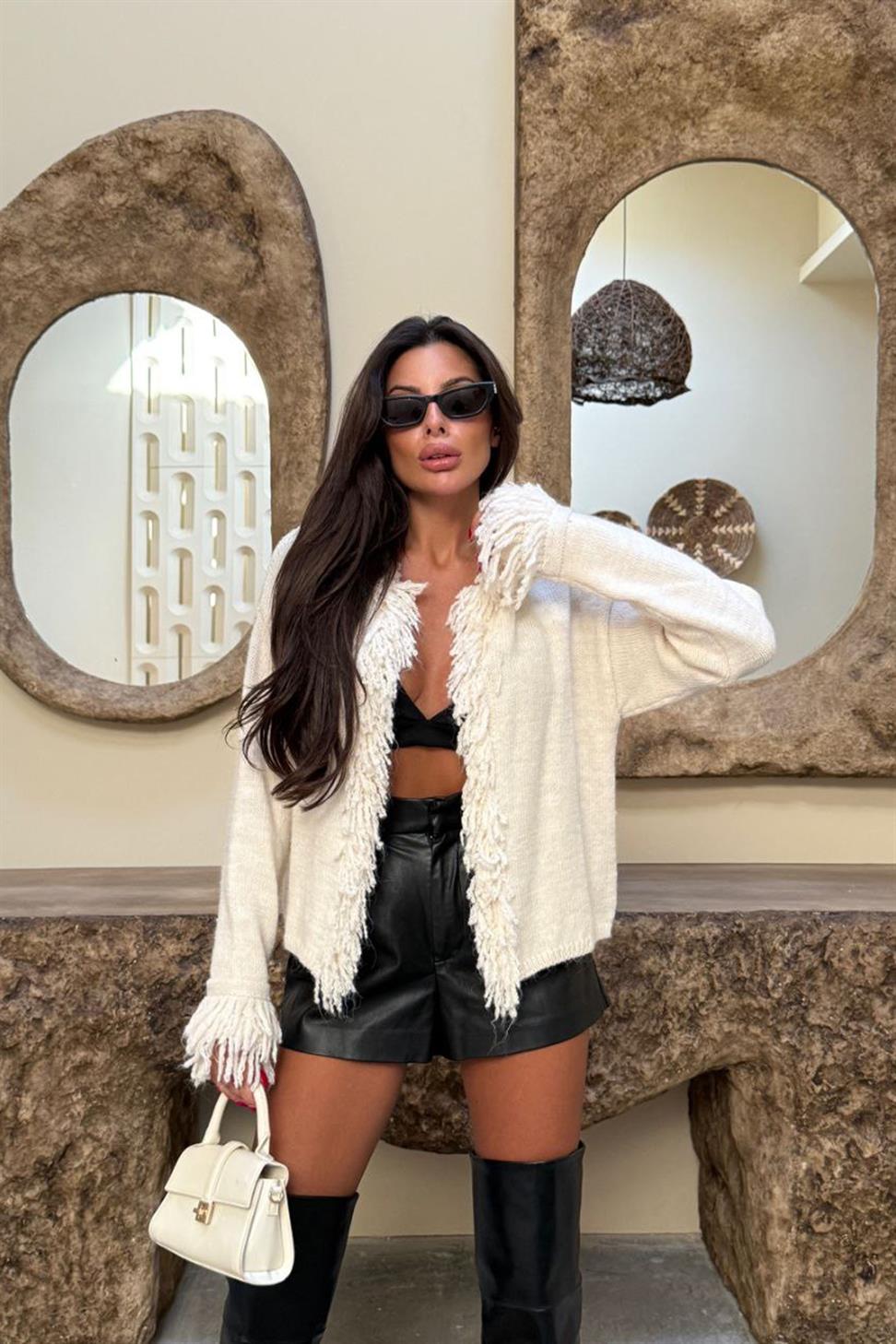 Püskül Detaylı Triko Hırka Ekru