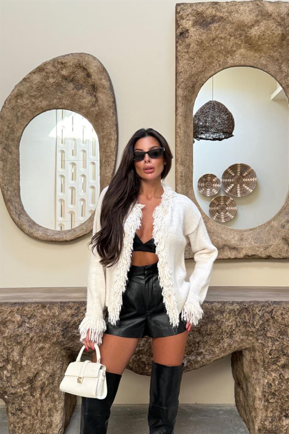 Püskül Detaylı Triko Hırka Ekru