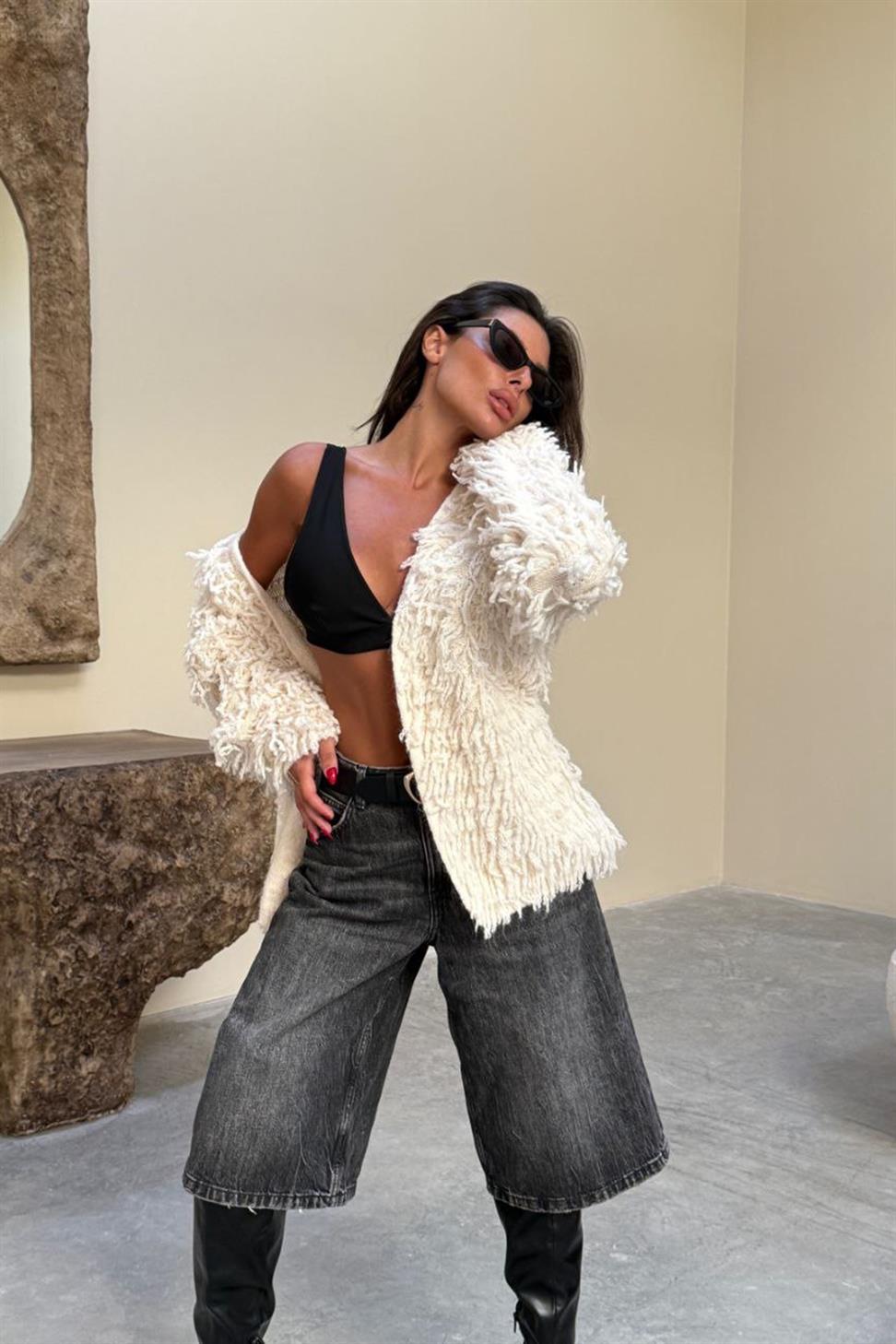 Püsküllü Kısa Hırka Ekru