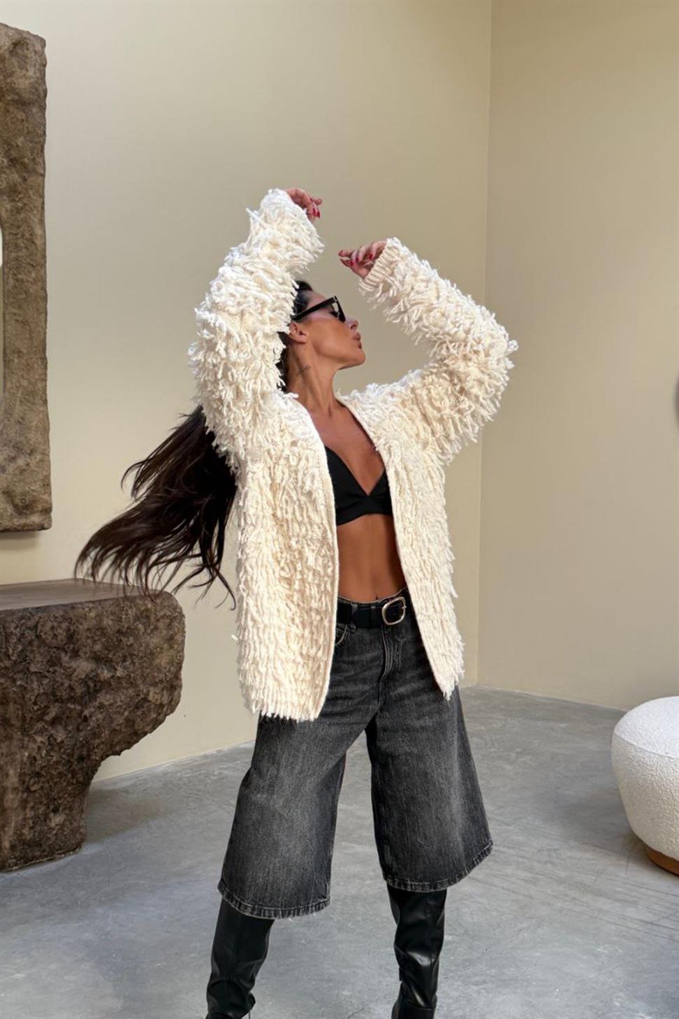 Püsküllü Kısa Hırka Ekru