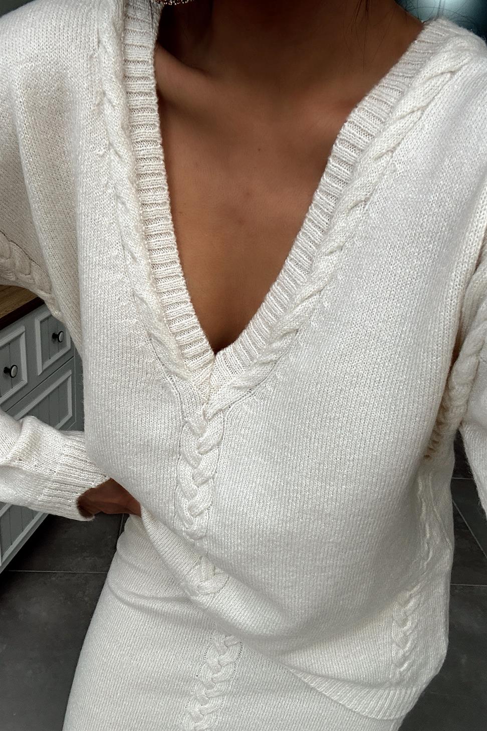 Saç Örgü Detaylı Etekli Triko Takım Ekru