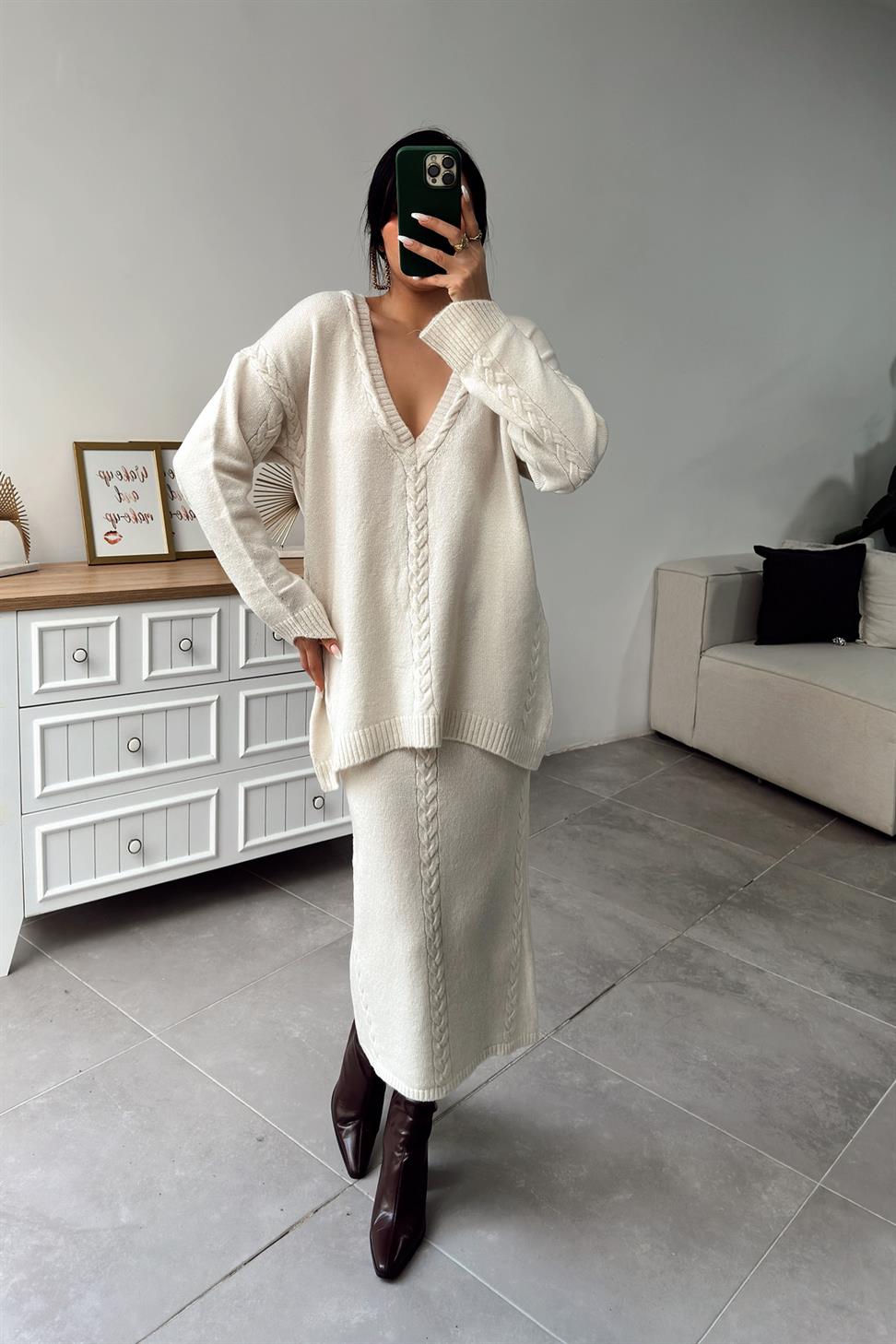 Saç Örgü Detaylı Etekli Triko Takım Ekru