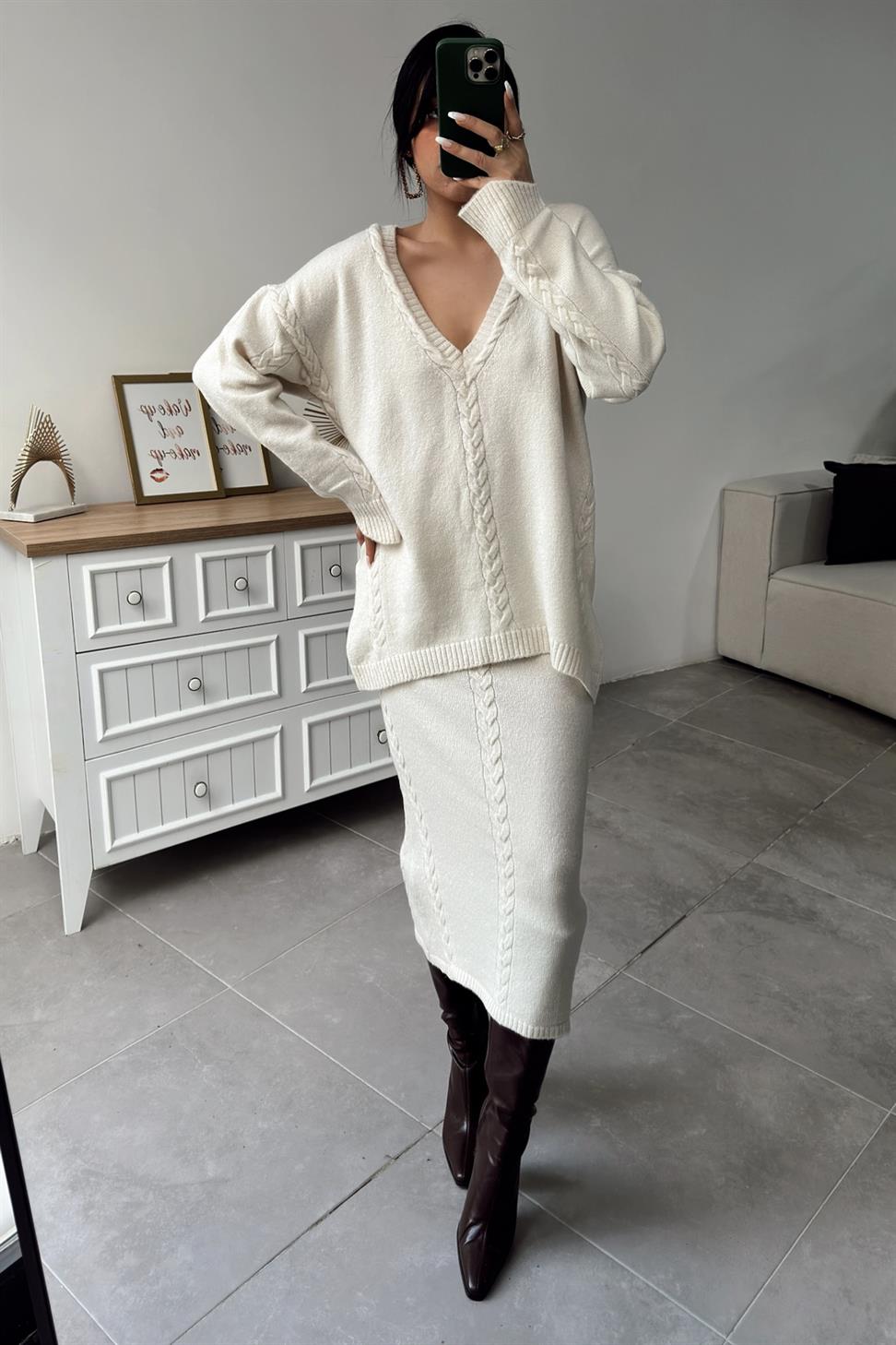 Saç Örgü Detaylı Etekli Triko Takım Ekru
