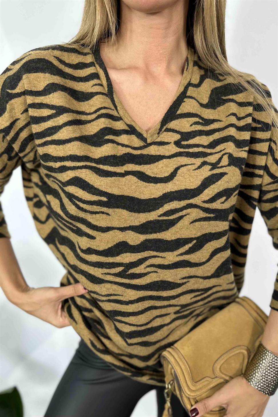 Şardonlu Kumaş V Yaka Zebra Desenli Bluz Hardal