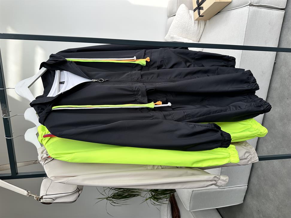 Siyah Kapüşonlu Fermuarlı Tensel Kumaş Tasarım Mont