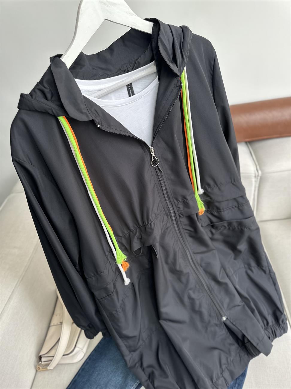 Siyah Kapüşonlu Fermuarlı Tensel Kumaş Tasarım Mont