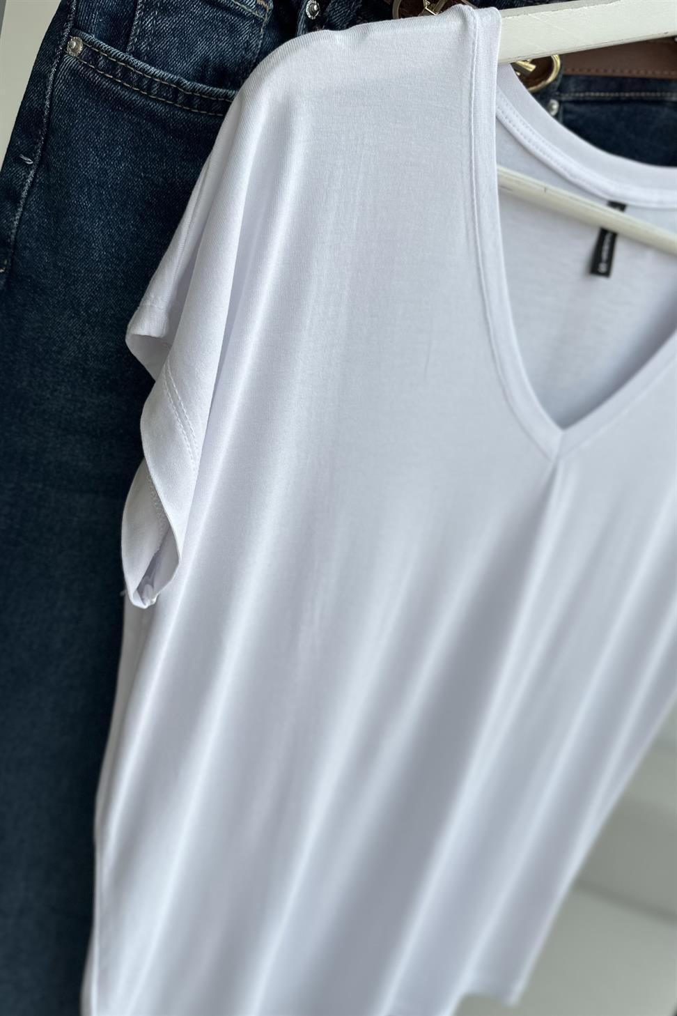 Soft Line V Yaka Basic Tişört Beyaz