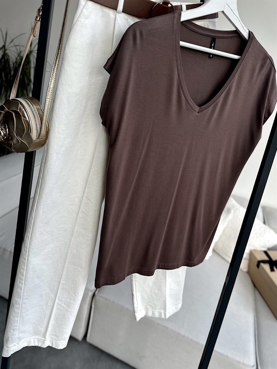 Soft Line V Yaka Basic Tişört Kahve