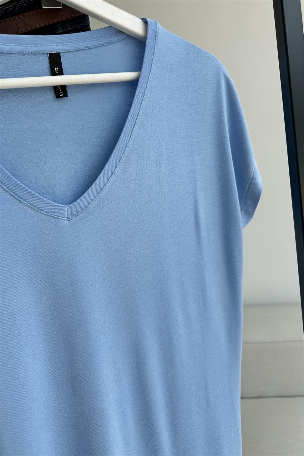 Soft Line V Yaka Basic Tişört Mavi