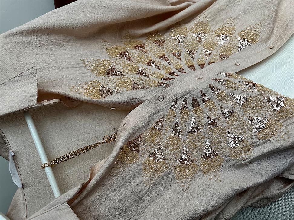 Taş Serpme Boncuk ve Pul İşlemeli Eftelya Gömlek