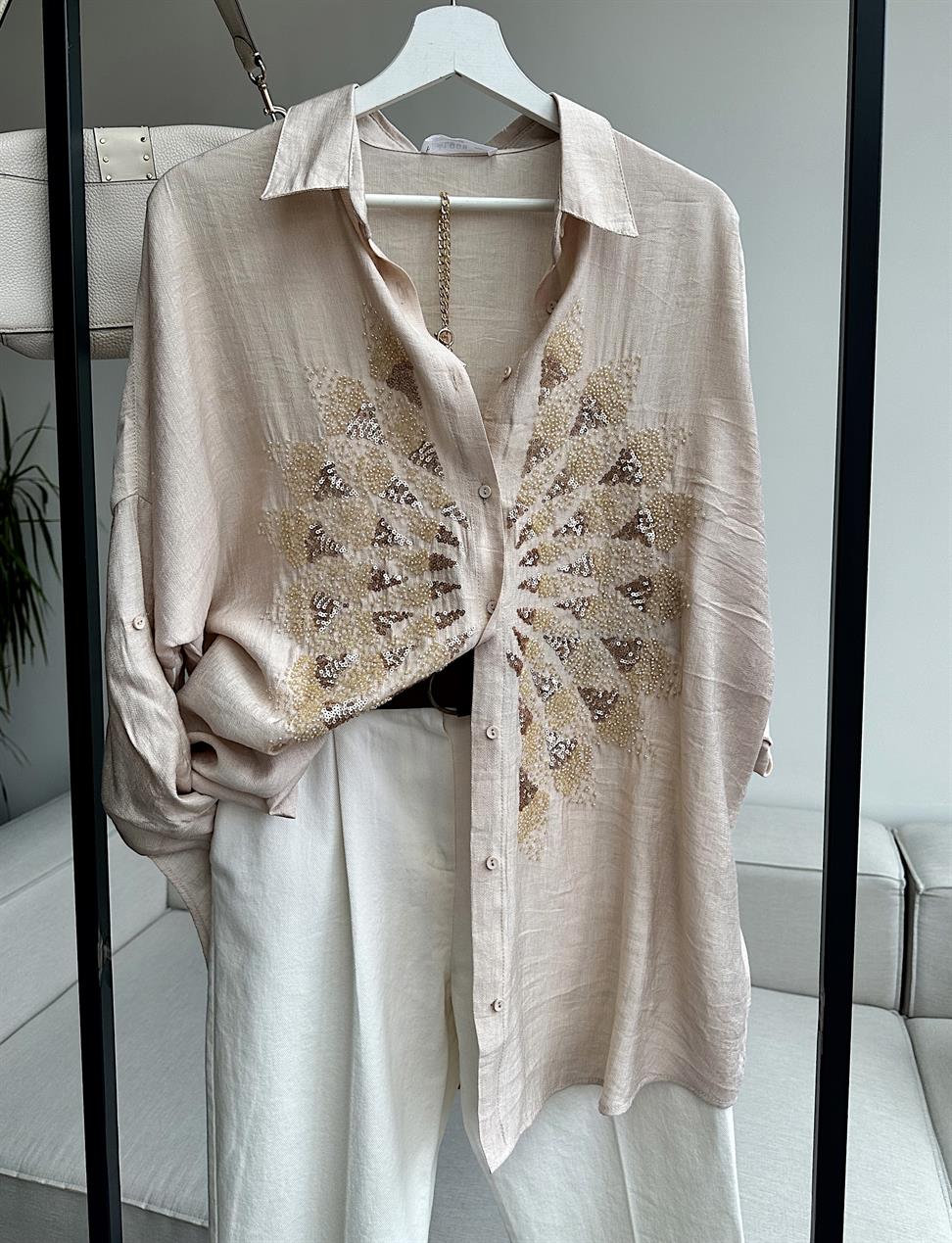 Taş Serpme Boncuk ve Pul İşlemeli Eftelya Gömlek