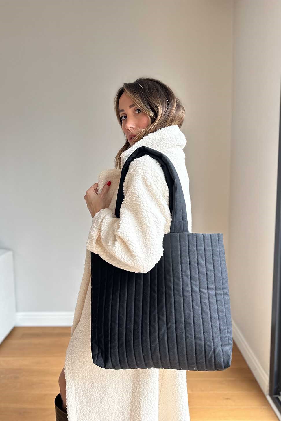 Uzun Dikişli Kanvas Cepli Çanta Siyah