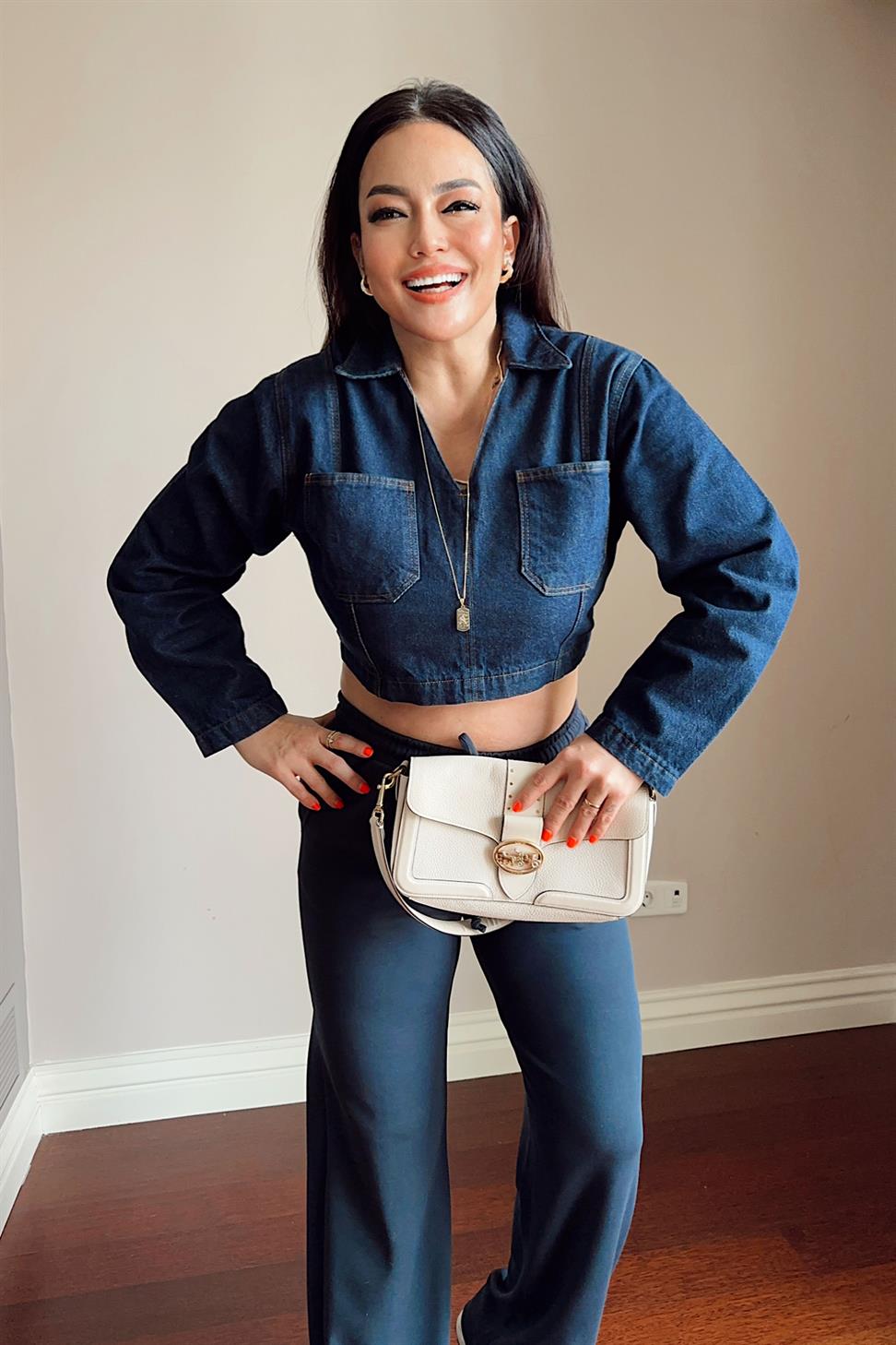 V Yaka Cep Detaylı Denim Crop Bluz Mavi