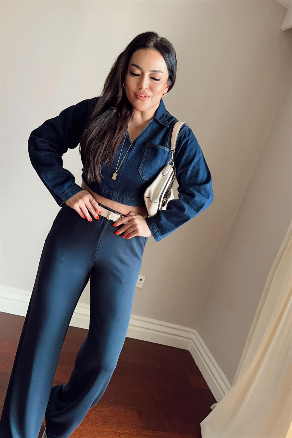 V Yaka Cep Detaylı Denim Crop Bluz Mavi