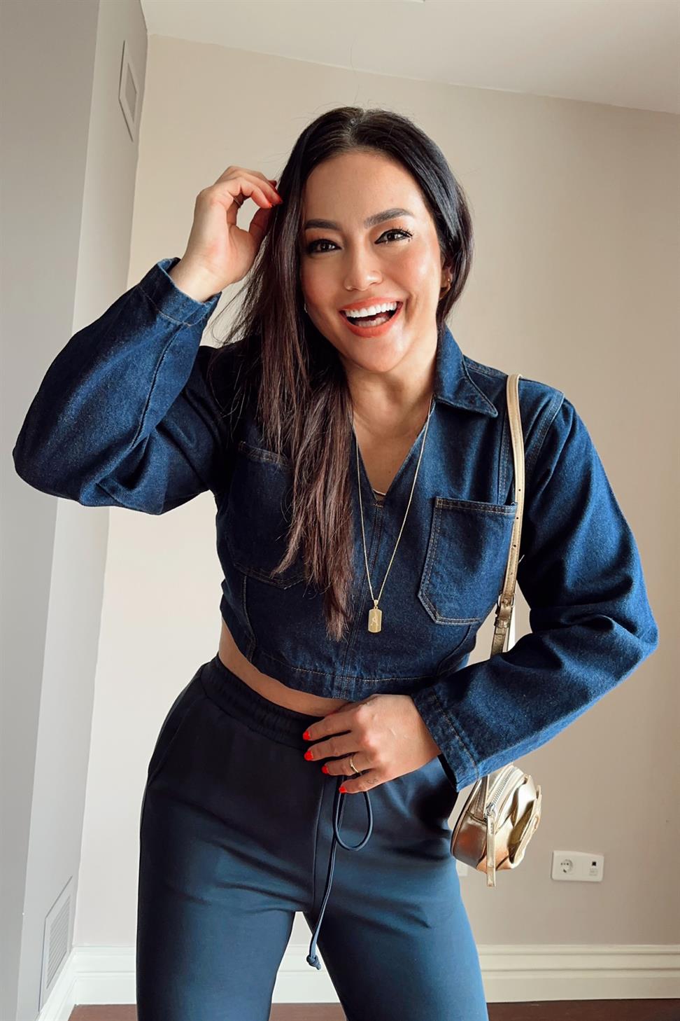 V Yaka Cep Detaylı Denim Crop Bluz Mavi
