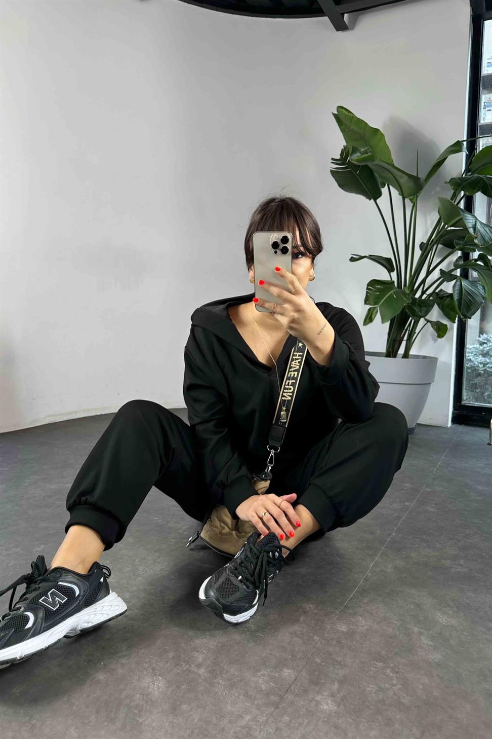 V Yaka Kapüşonlu İkili Kadın Takım Siyah