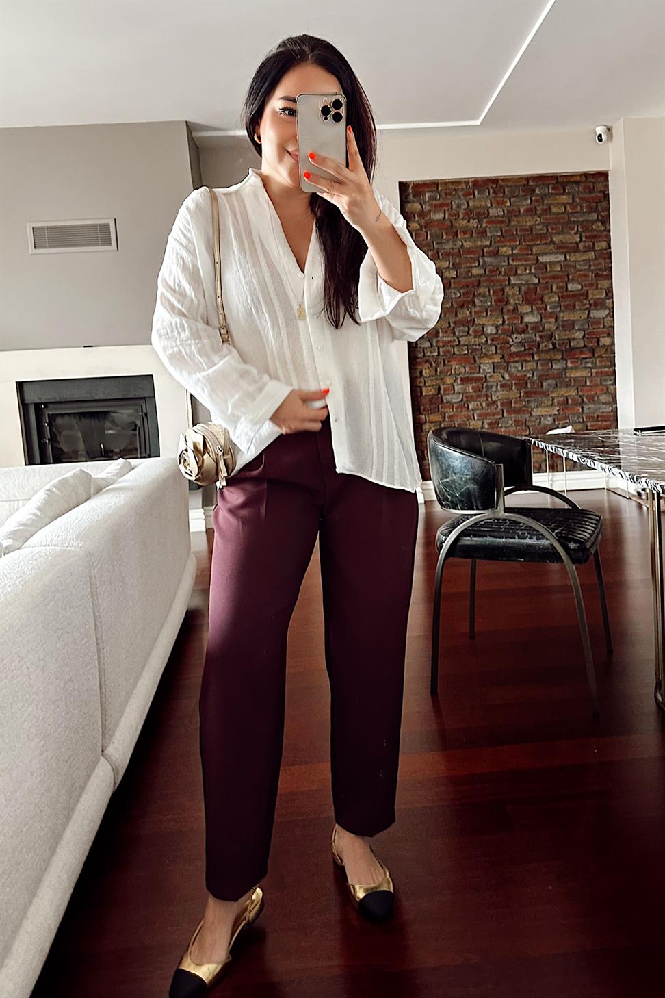 V Yaka Önü Düğmeli Transparan Gömlek Beyaz