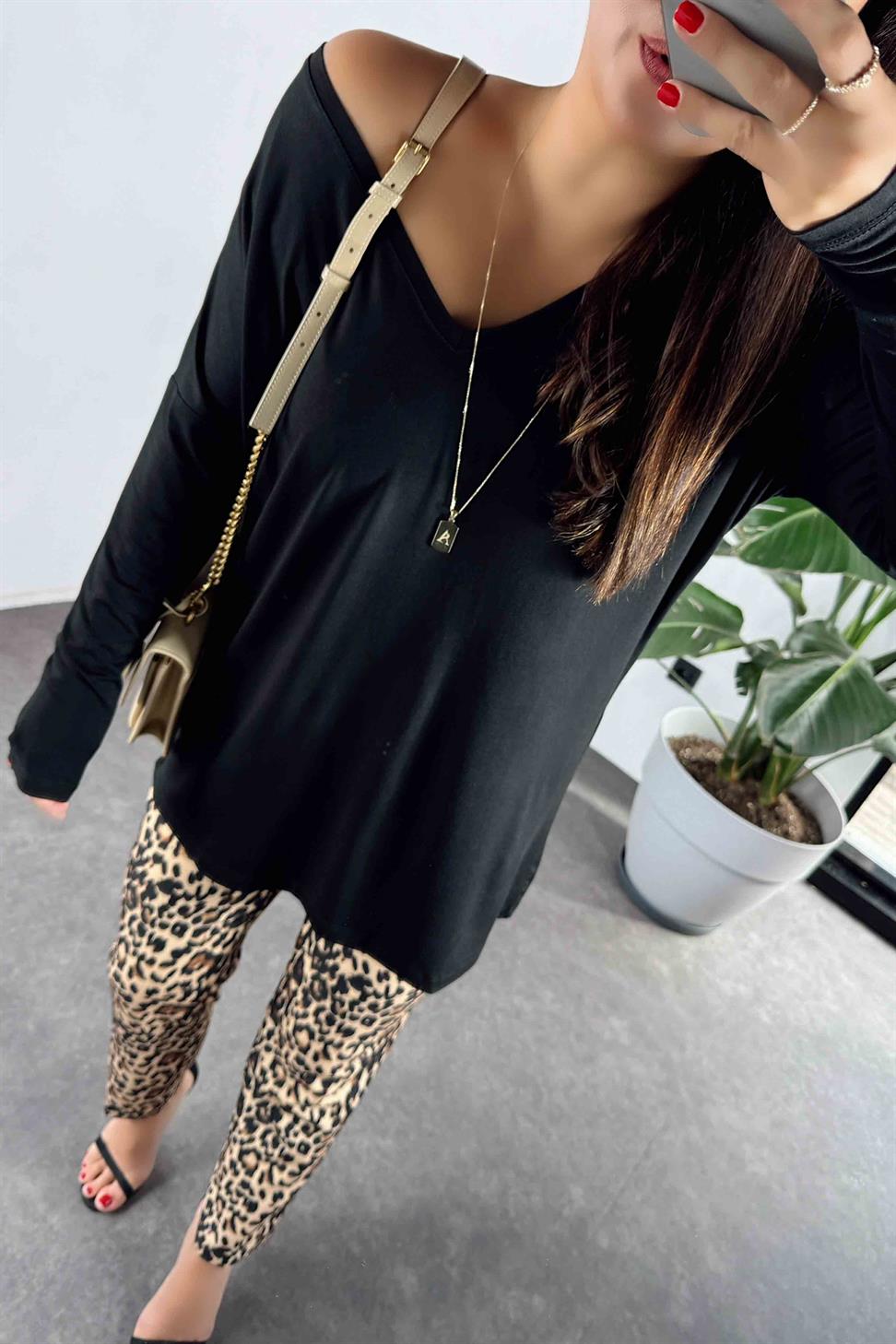 V Yaka Oversize Basic Kadın Bluz Siyah