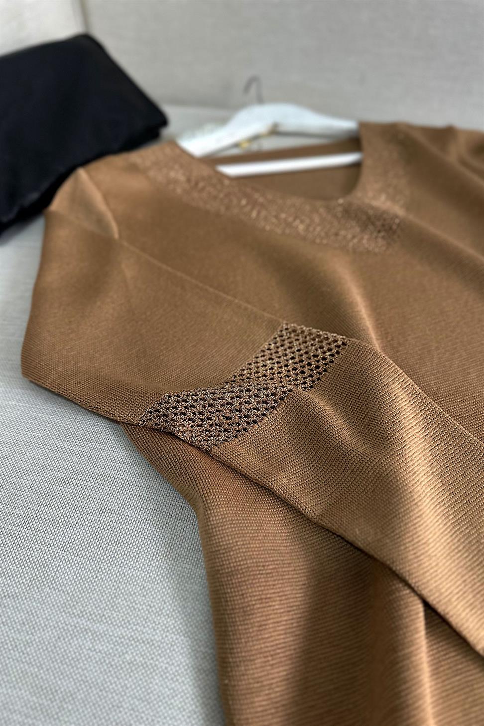 V Yaka Sim Detaylı Triko Bluz Camel