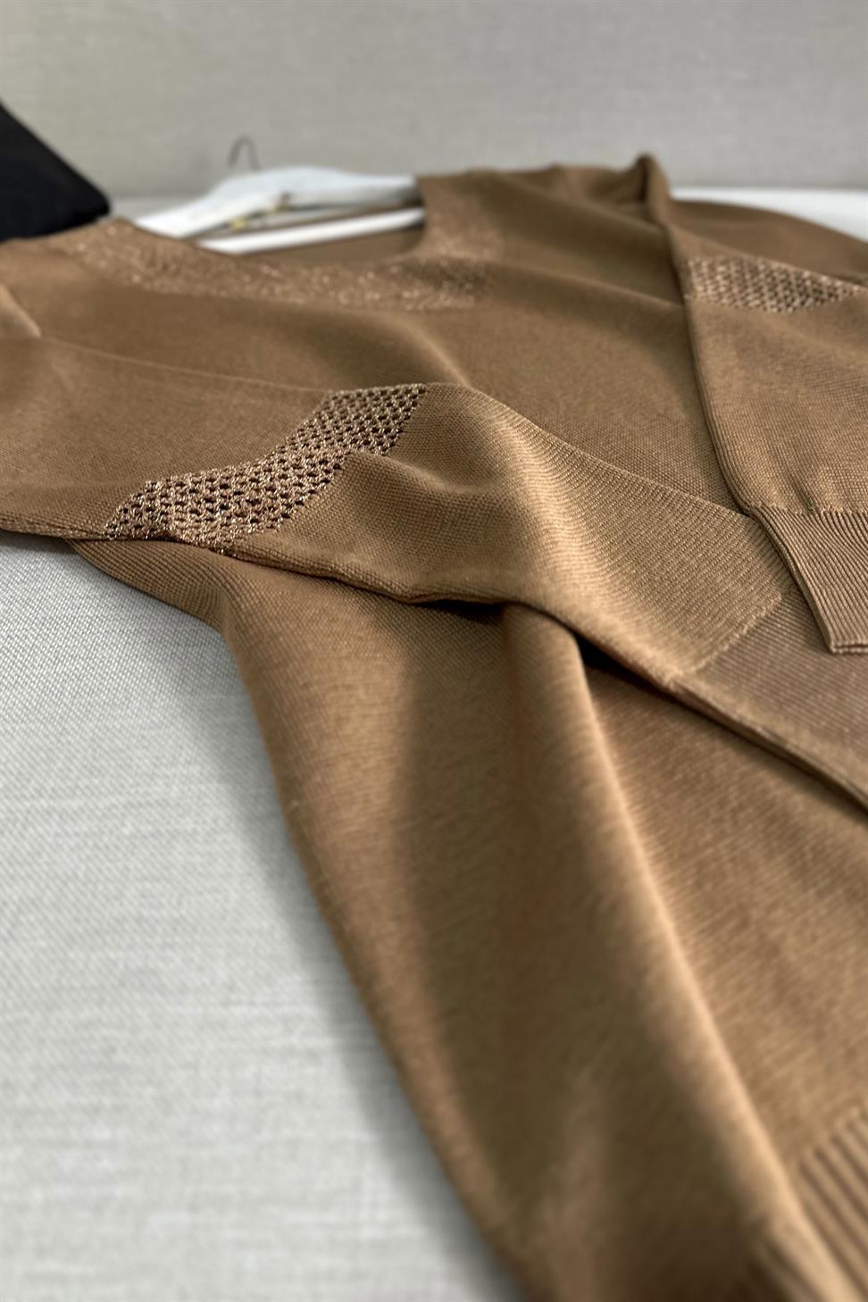 V Yaka Sim Detaylı Triko Bluz Camel