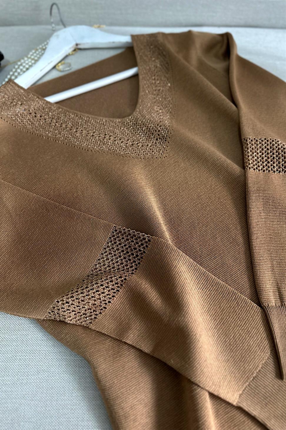V Yaka Sim Detaylı Triko Bluz Camel