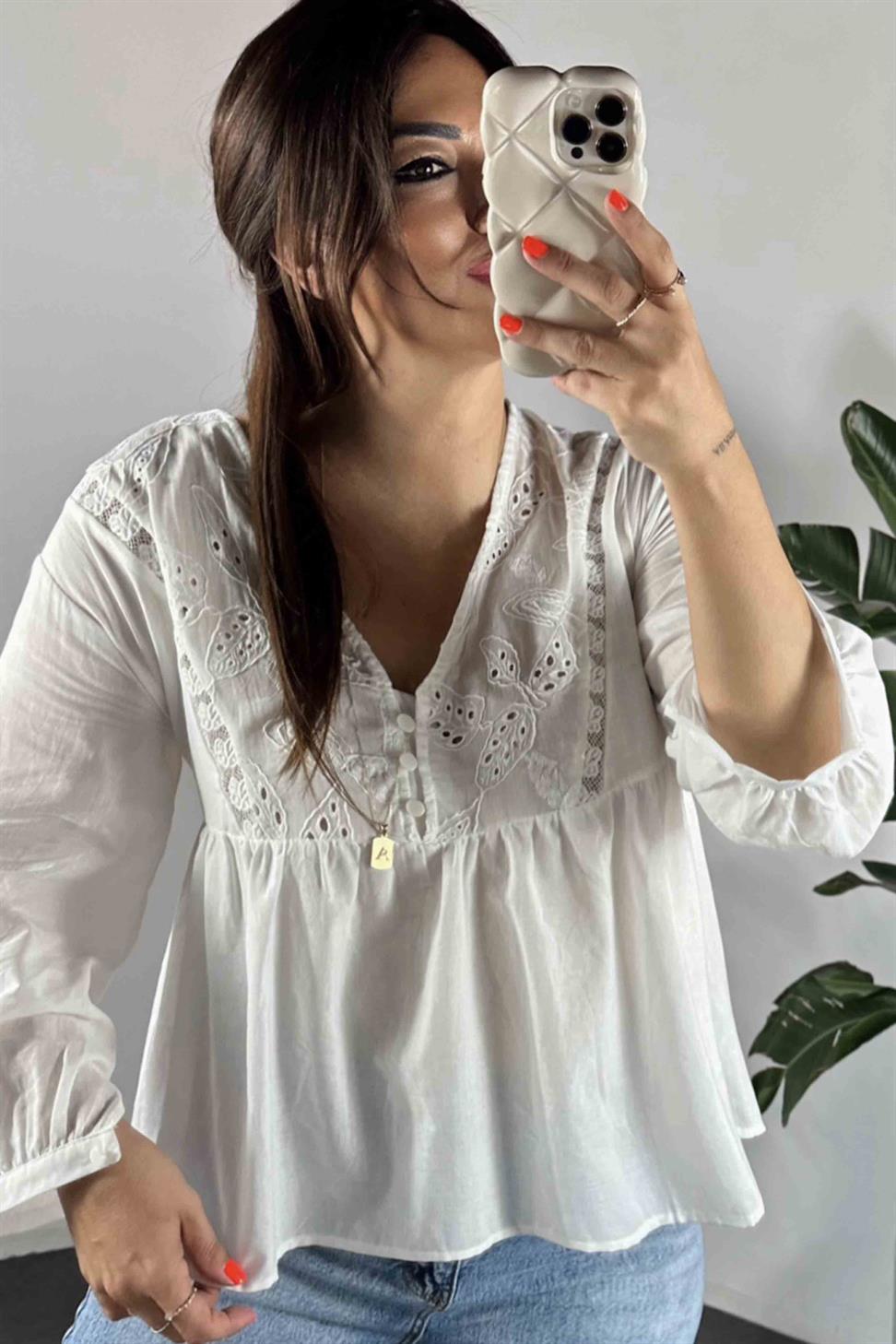 V Yakalı Güpür Detaylı Bluz Beyaz