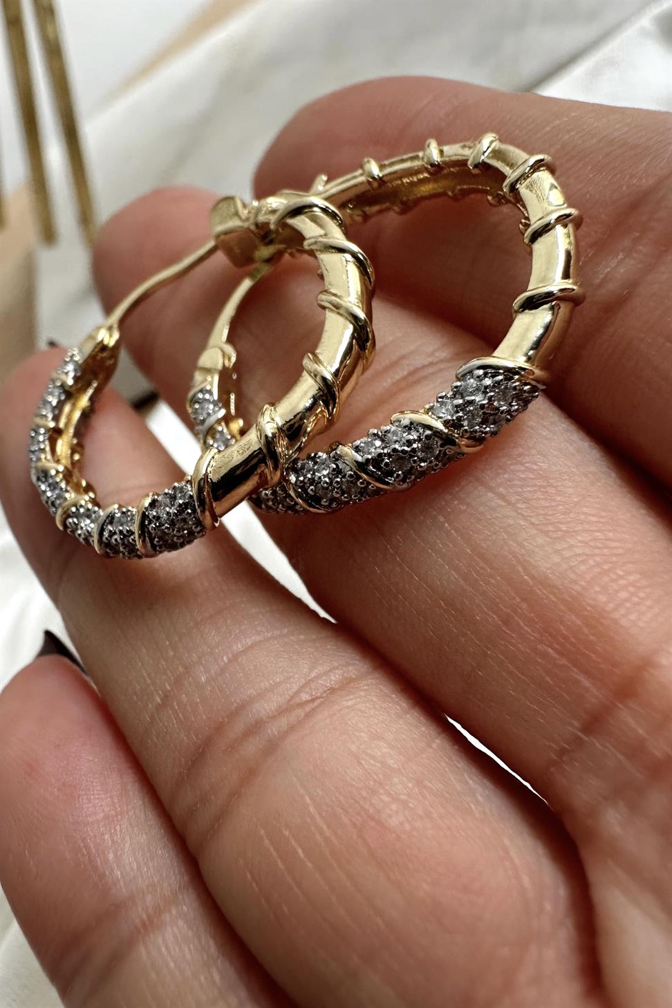 Xuping Burgu Model Taş Detay Halka Küpe Gold