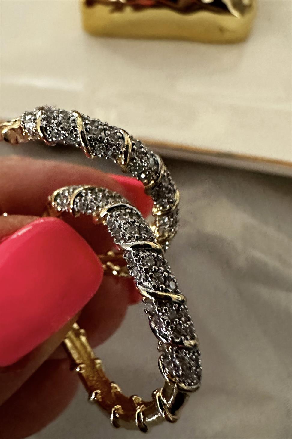Xuping Burgu Model Taş Detay Halka Küpe Gold