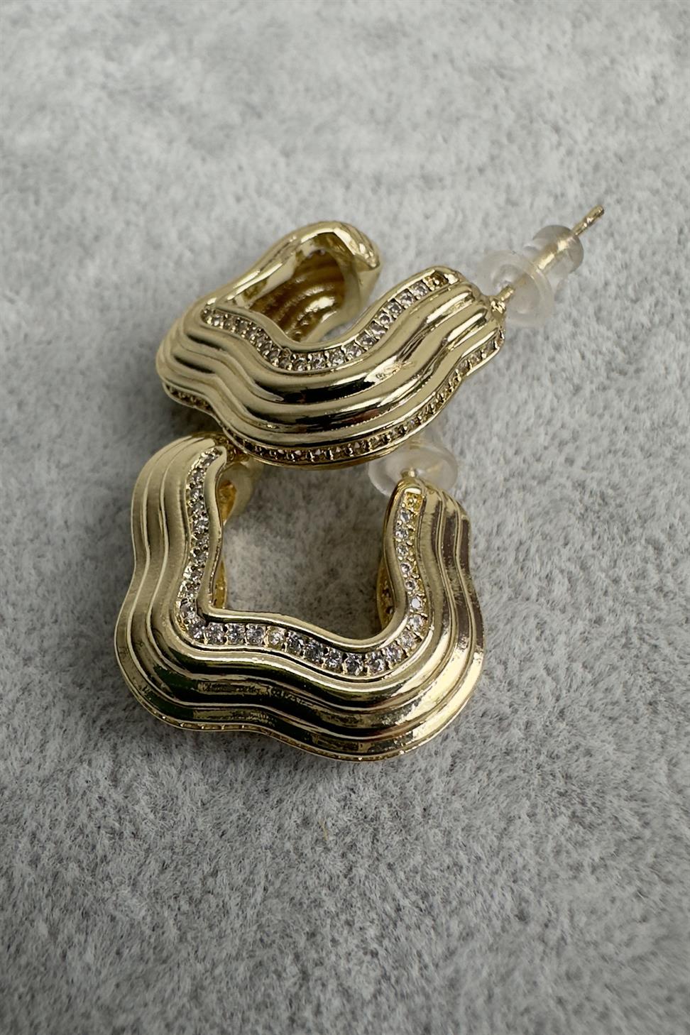 Xuping Dolgu Model Zirkon Taşlı Kare Küpe Gold