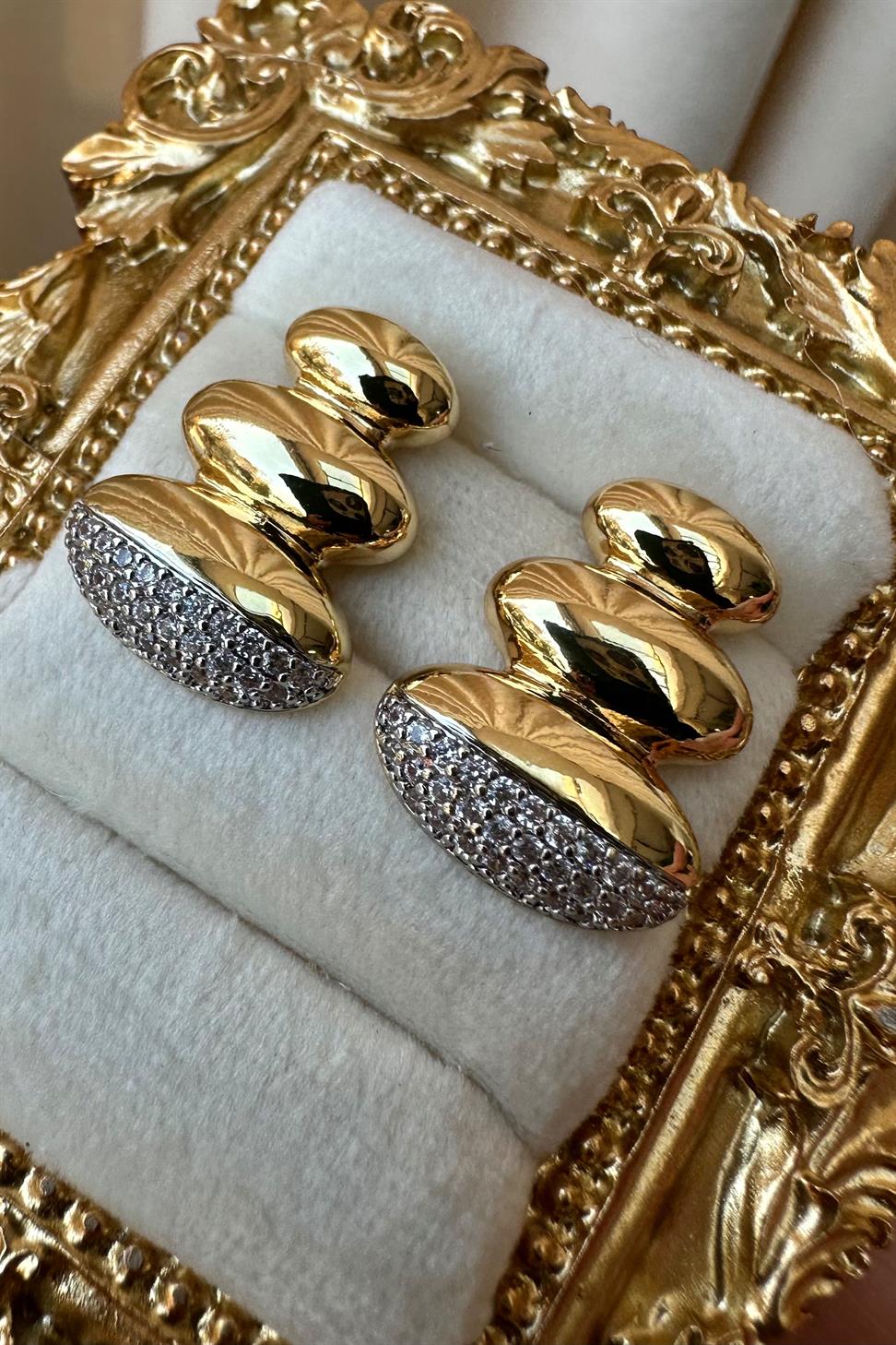 Xuping Sculptura Zirkon Taşlı Gold Küpe