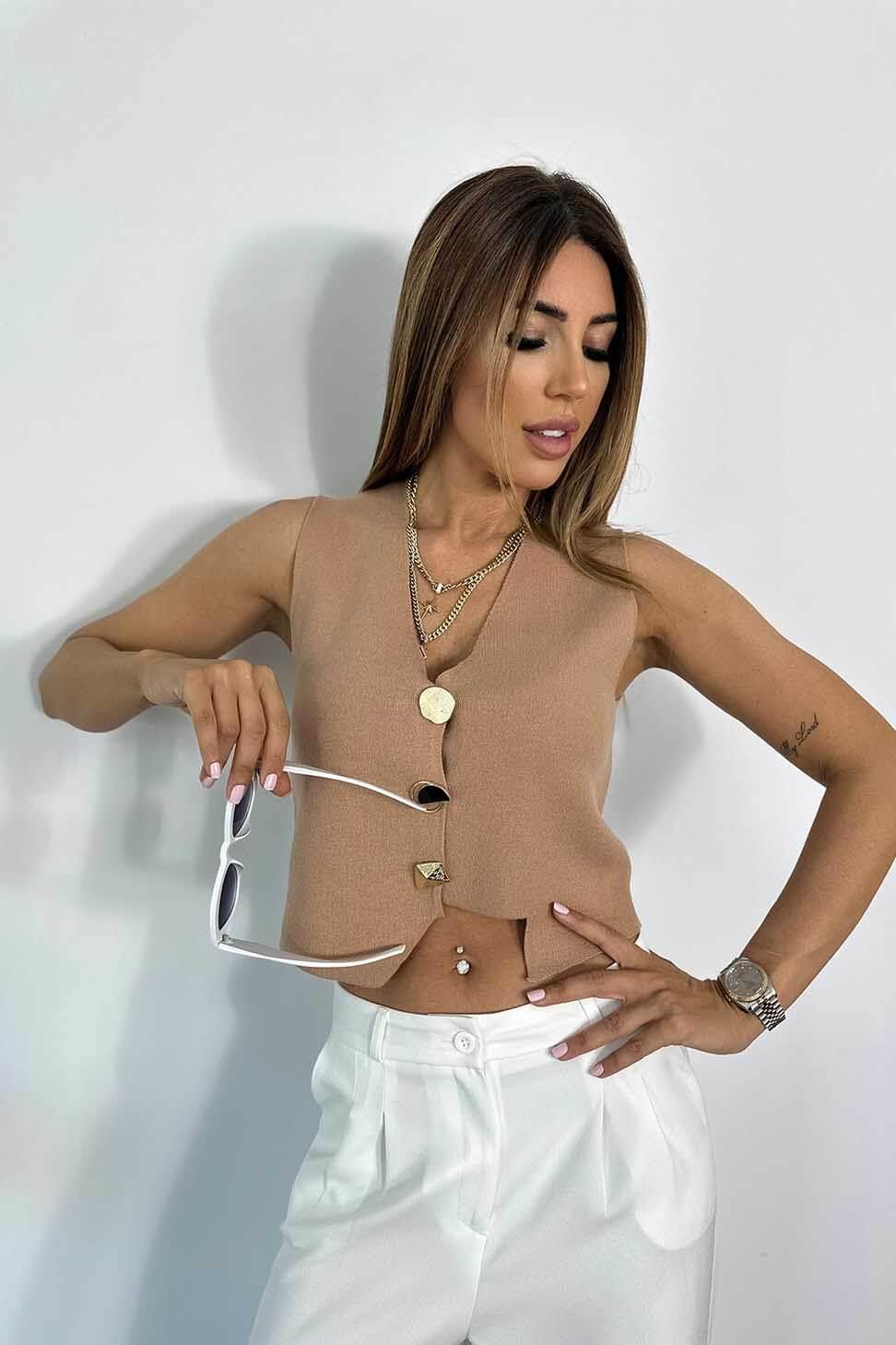 Yumoş Dokulu Tasarım Gold Düğme Detaylı Kadın Yelek Camel