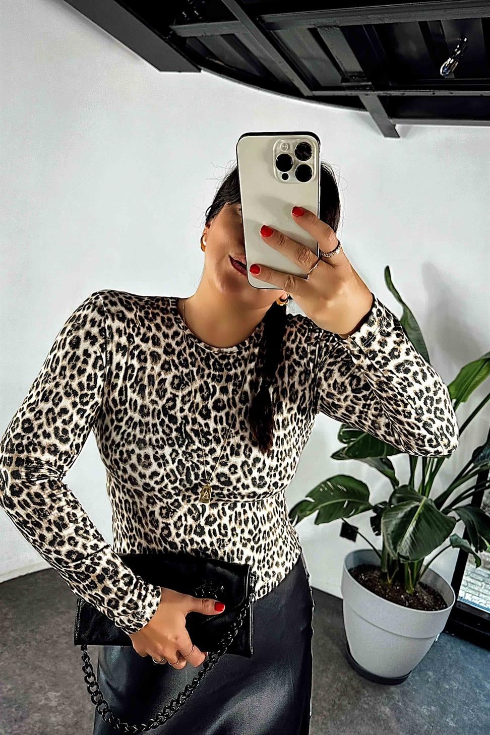 Yumoş Kumaş Bisiklet Yaka Leopar Kadın Bluz Leopar