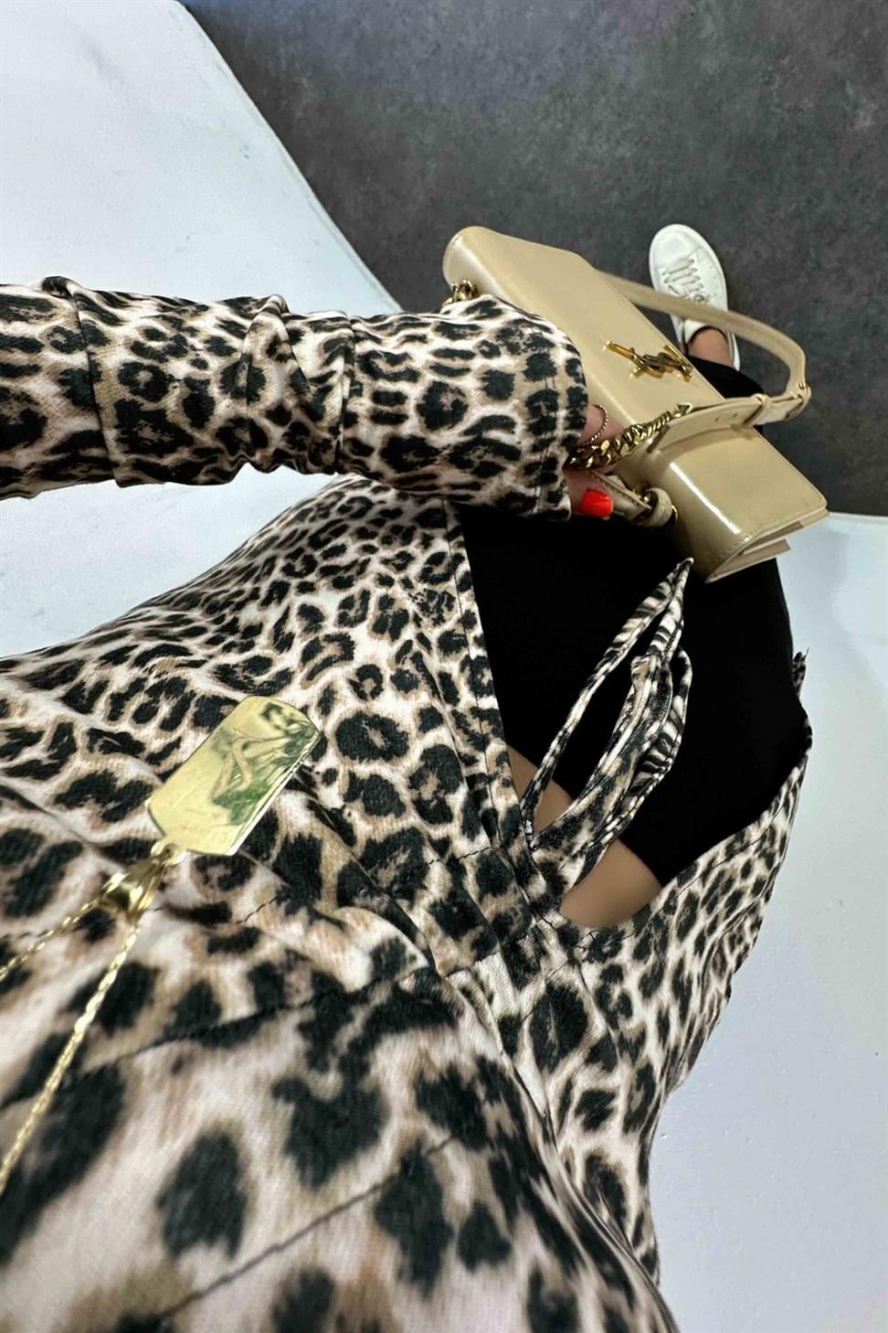 Yumoş Kumaş Büzgü Detay Kadın Bluz Leopar