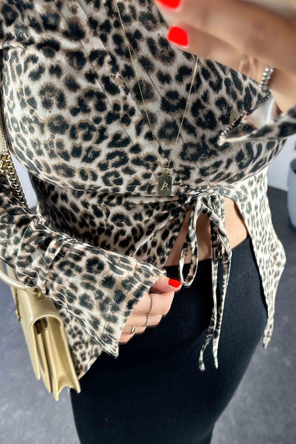 Yumoş Kumaş Büzgü Detay Kadın Bluz Leopar
