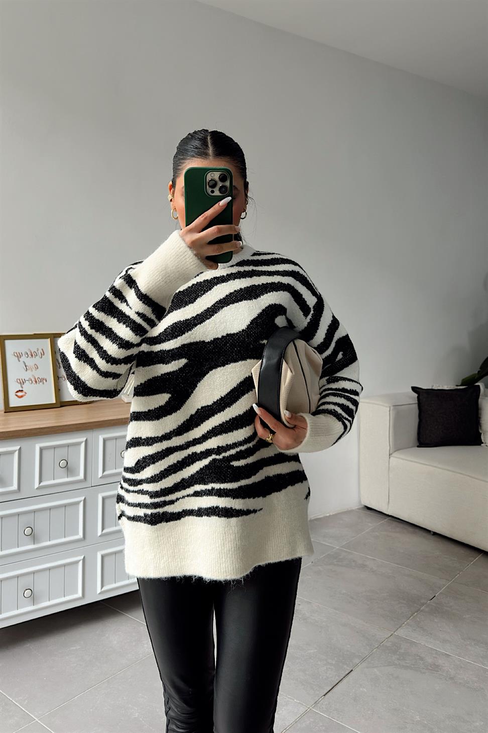 Zebra Desen Bisiklet Yaka Yumoş Kazak Siyah